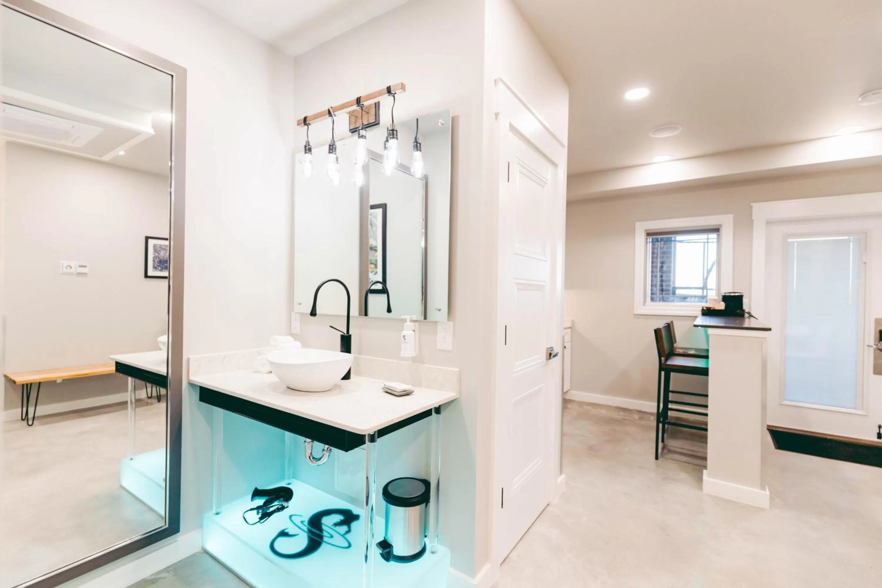 River Sirens Hotel-Contactless Check in Hotel