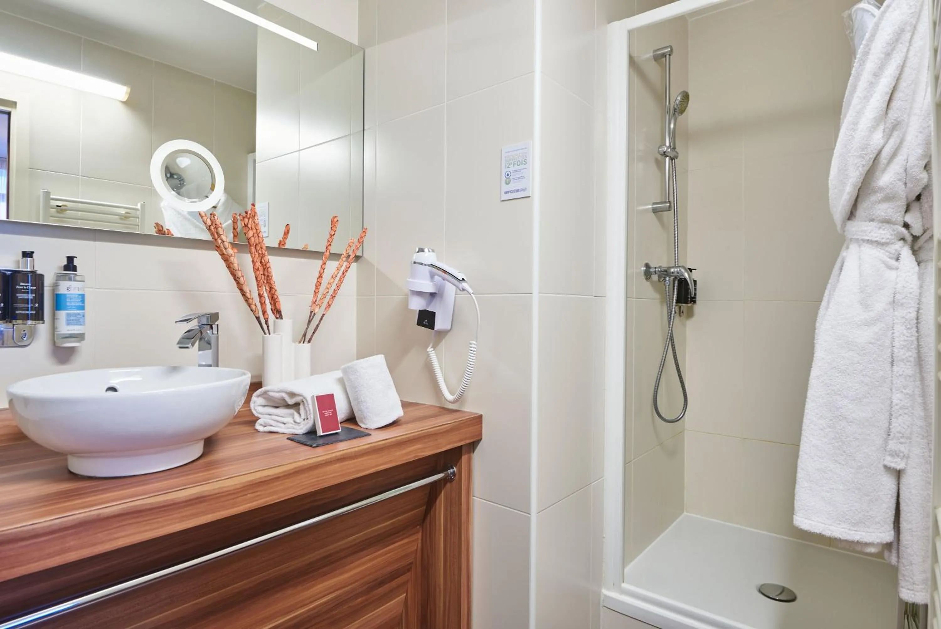 Bathroom in Hotel Gatsby by HappyCulture