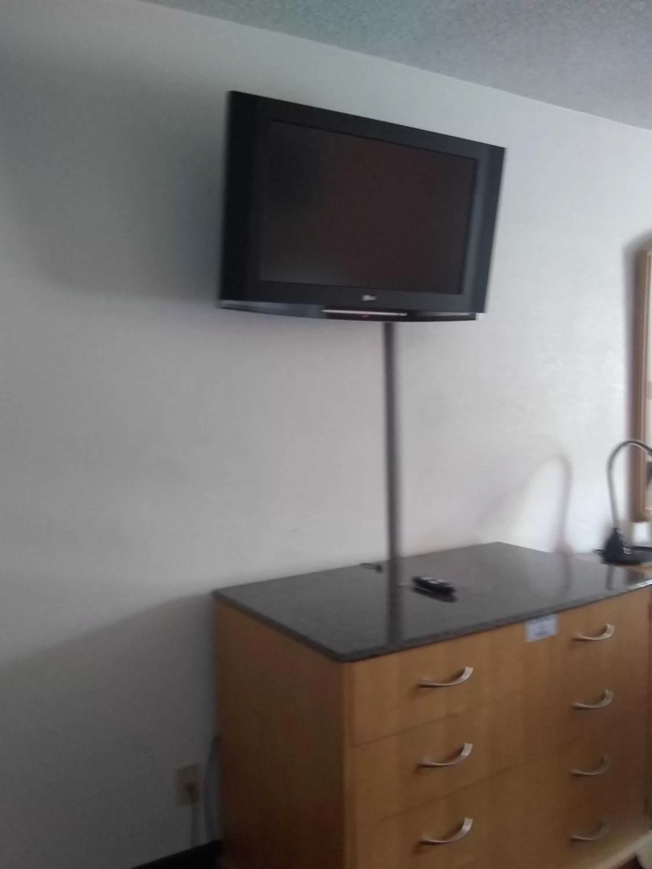 Photo of the whole room in Howard Johnson by Wyndham Virginia Beach