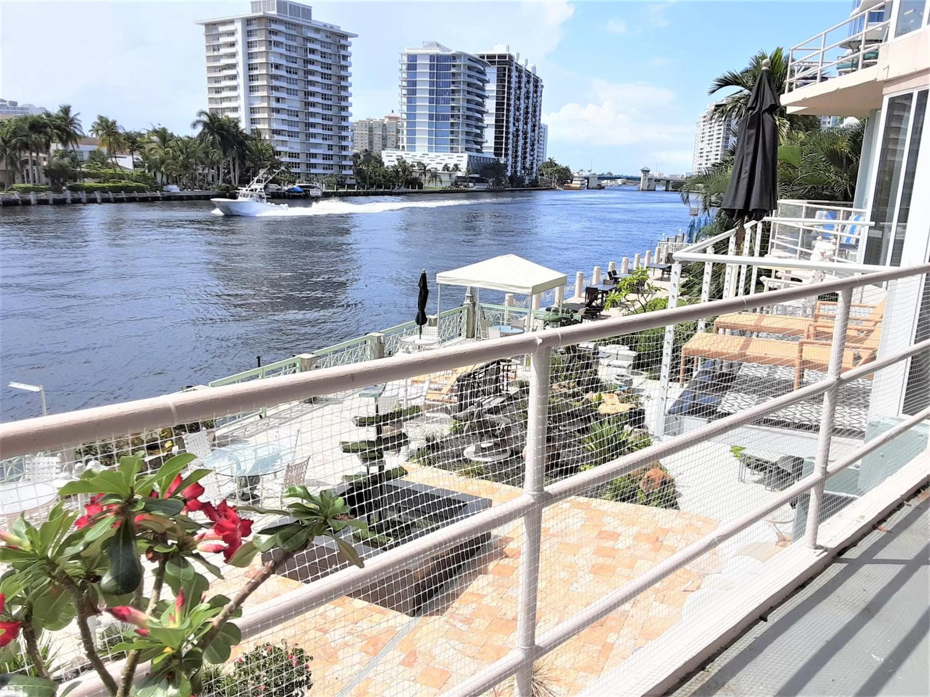 Balcony/Terrace in Manhattan Tower Apartment Hotel