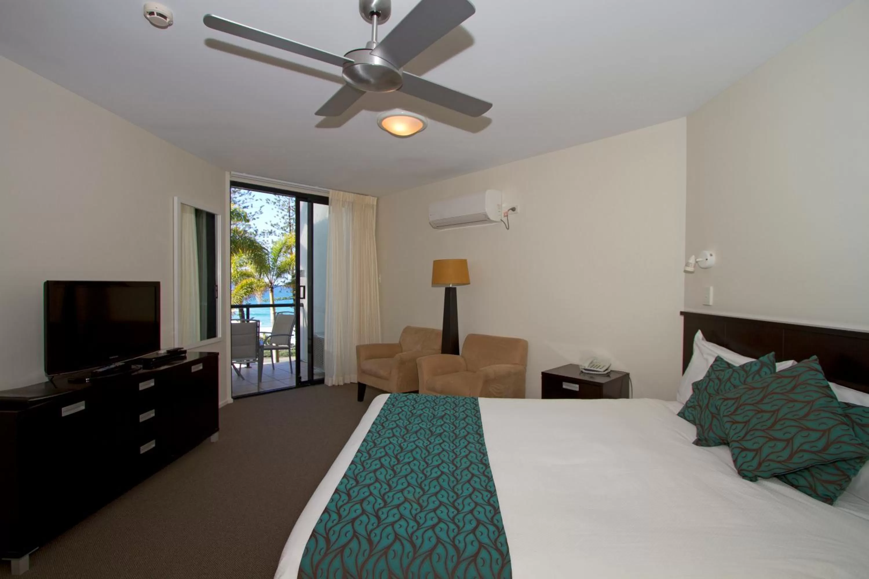 Queen Room with Sea View in The Beach Retreat Coolum