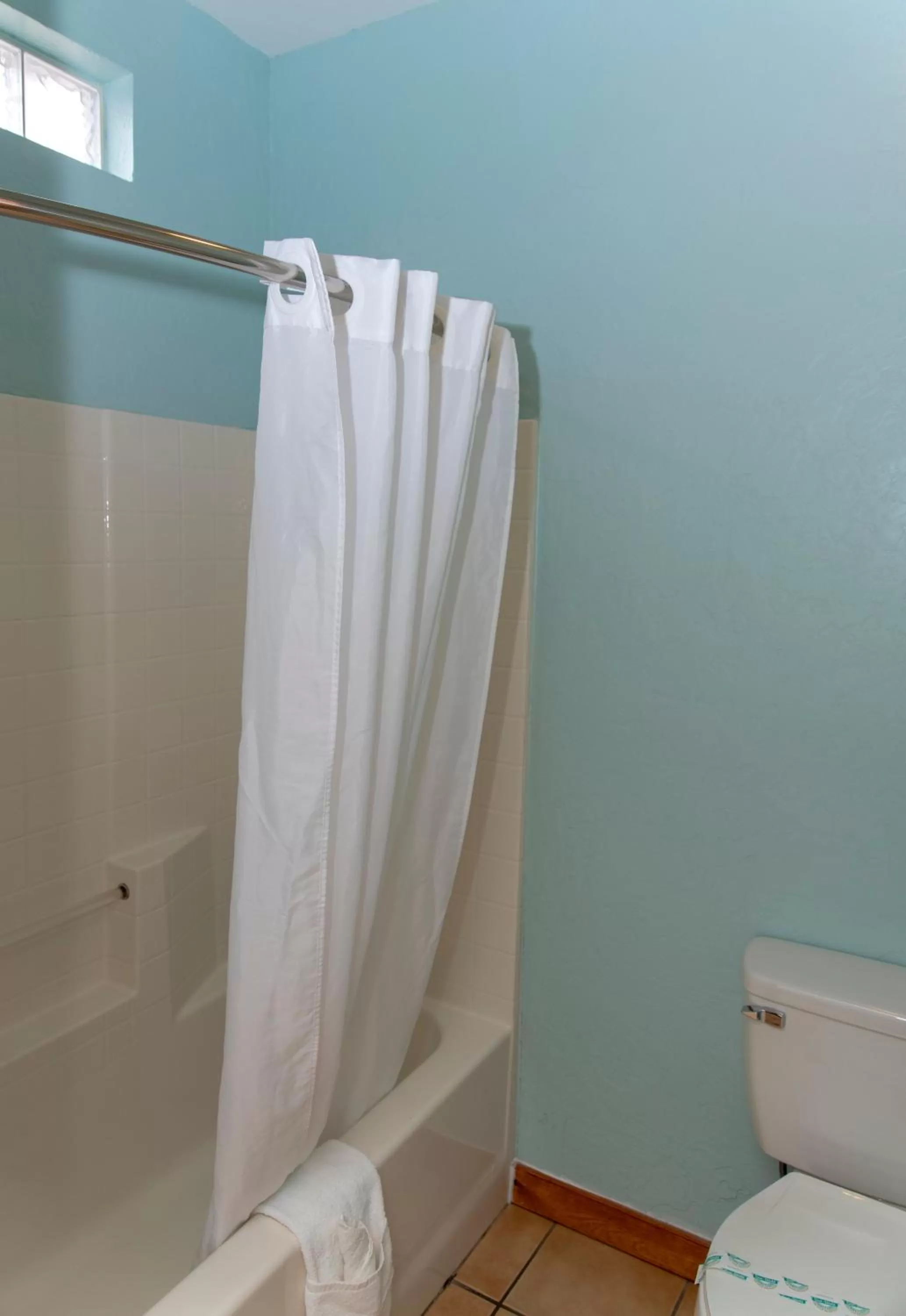 Shower in D&R Pelican Bay Resort