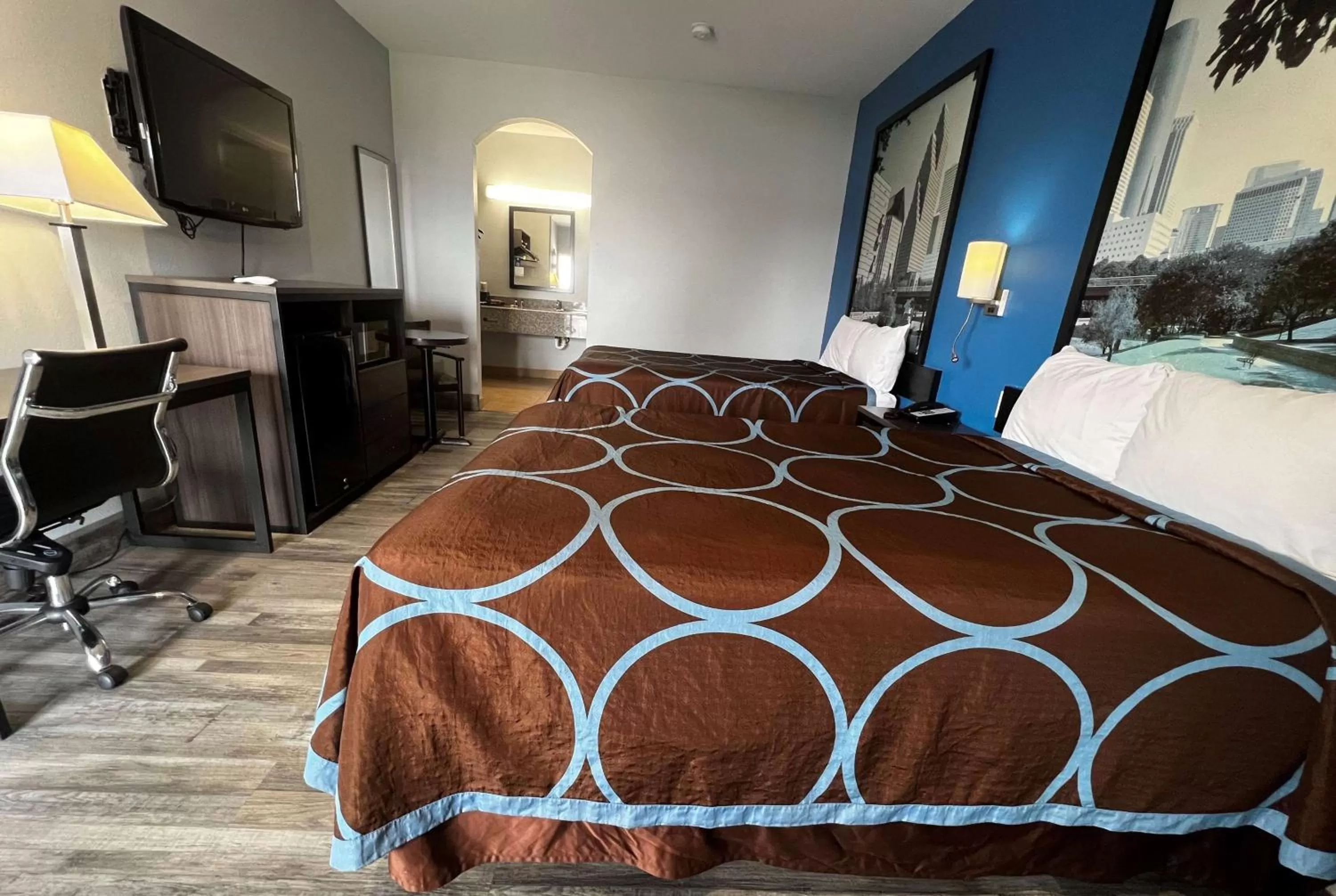 Photo of the whole room, Bed in Super 8 by Wyndham Houston North I-45