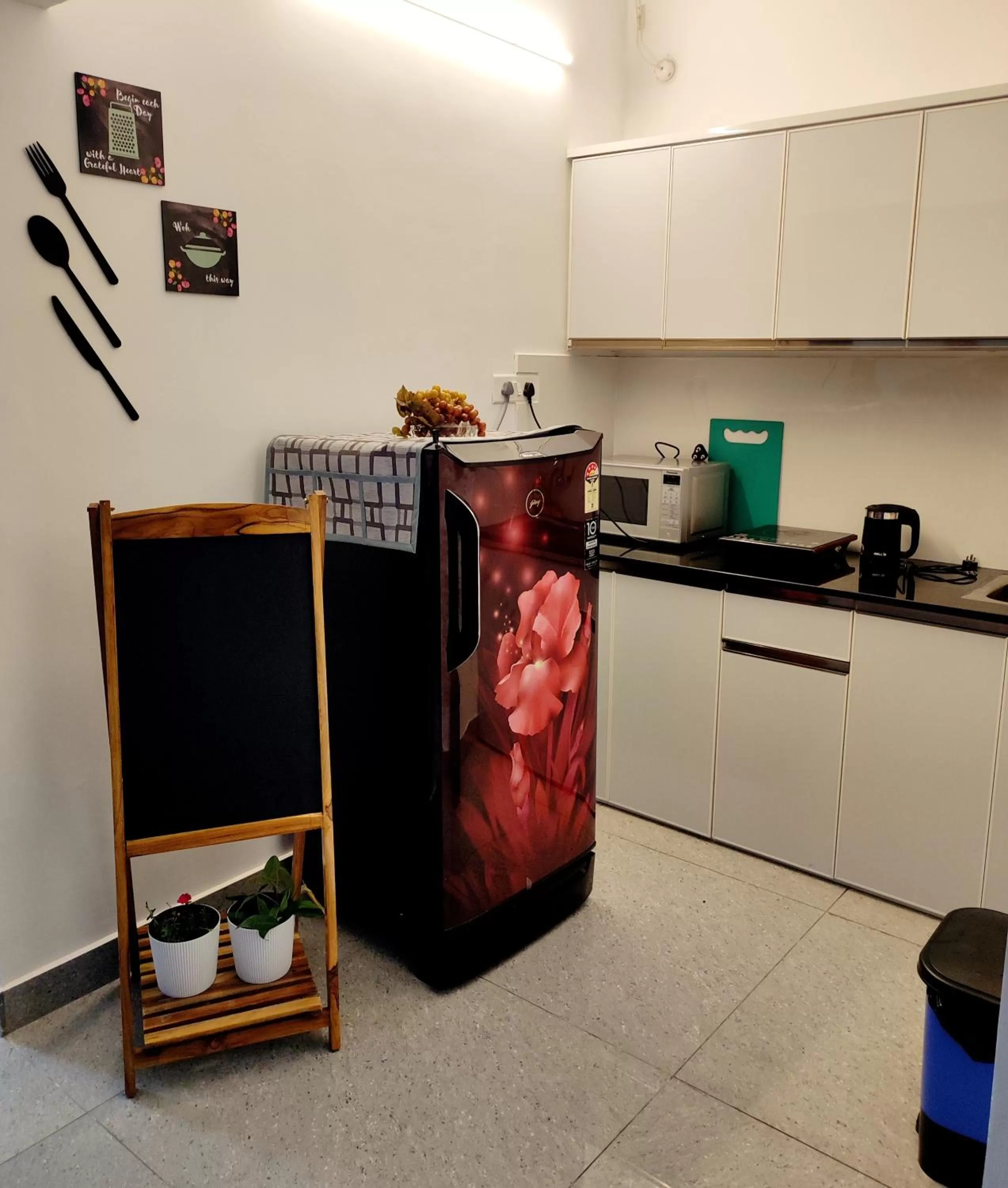 Coffee/tea facilities, Kitchen/Kitchenette in Happy Buddha S4