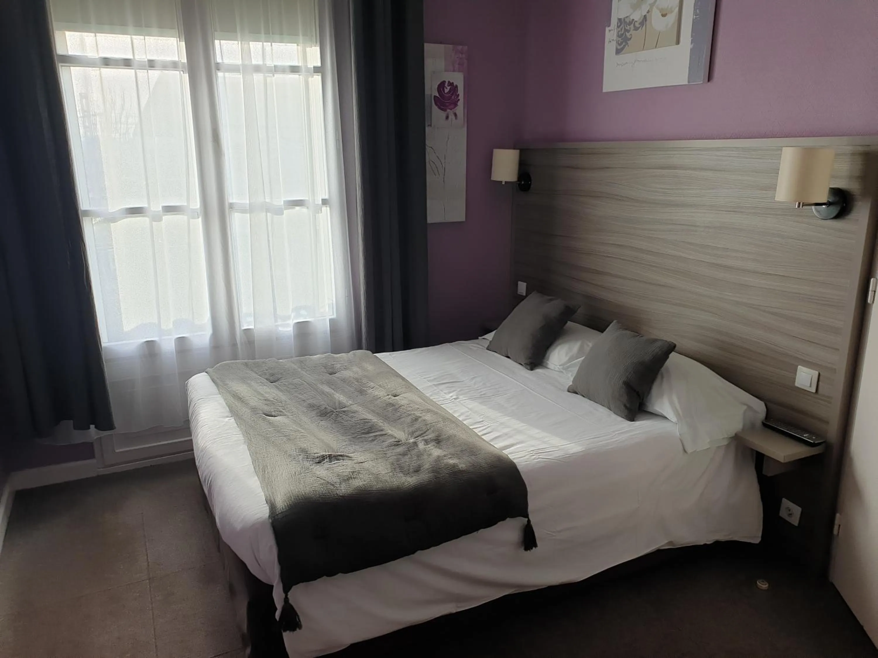 Bedroom, Bed in Hotel Henri IV