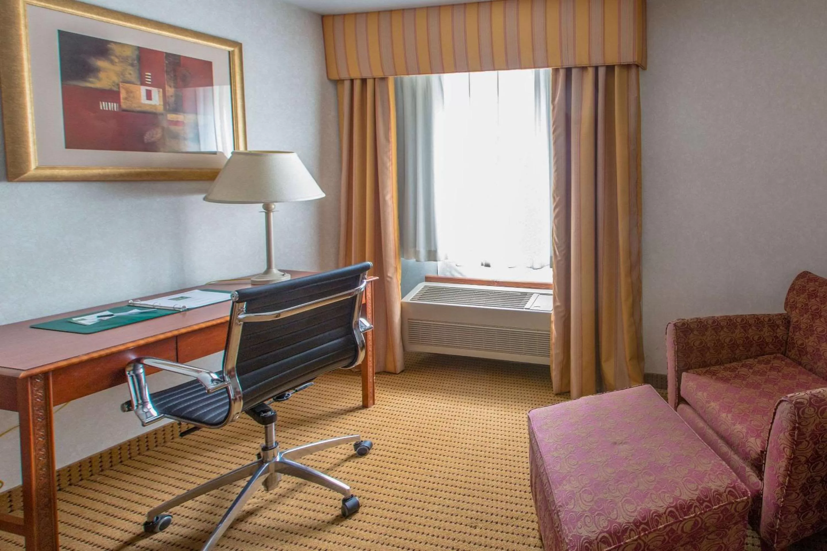 Photo of the whole room in Quality Inn & Suites University