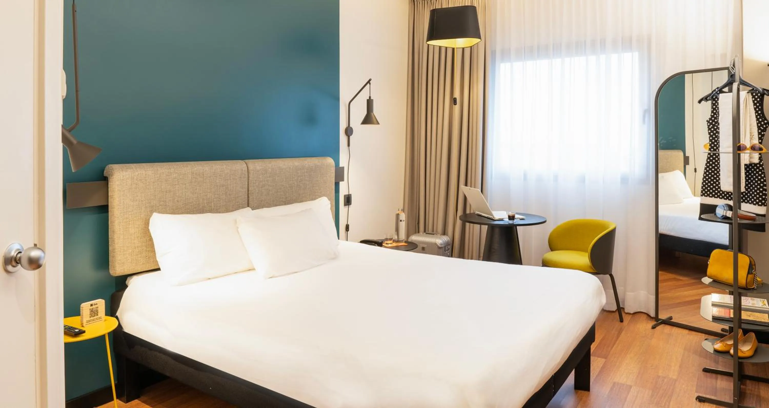 Property building, Bed in Ibis Madrid Aeropuerto Barajas