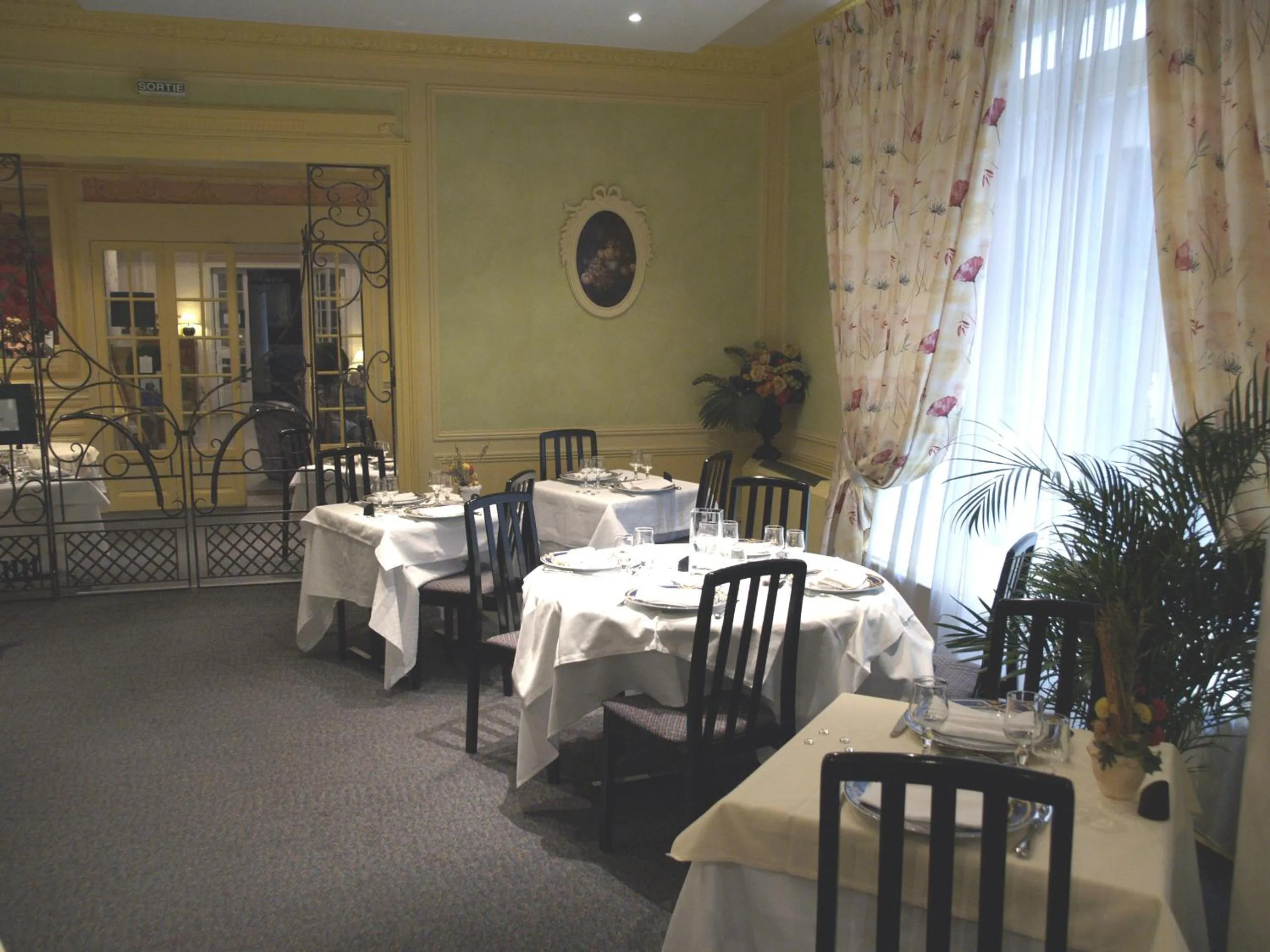 Restaurant/places to eat in Logis Le Midland