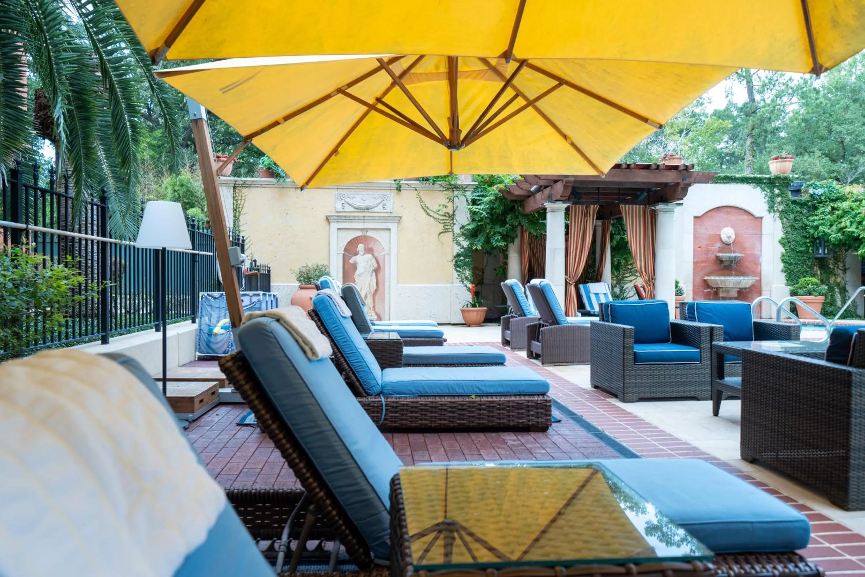 sunbed in Hotel Granduca Houston