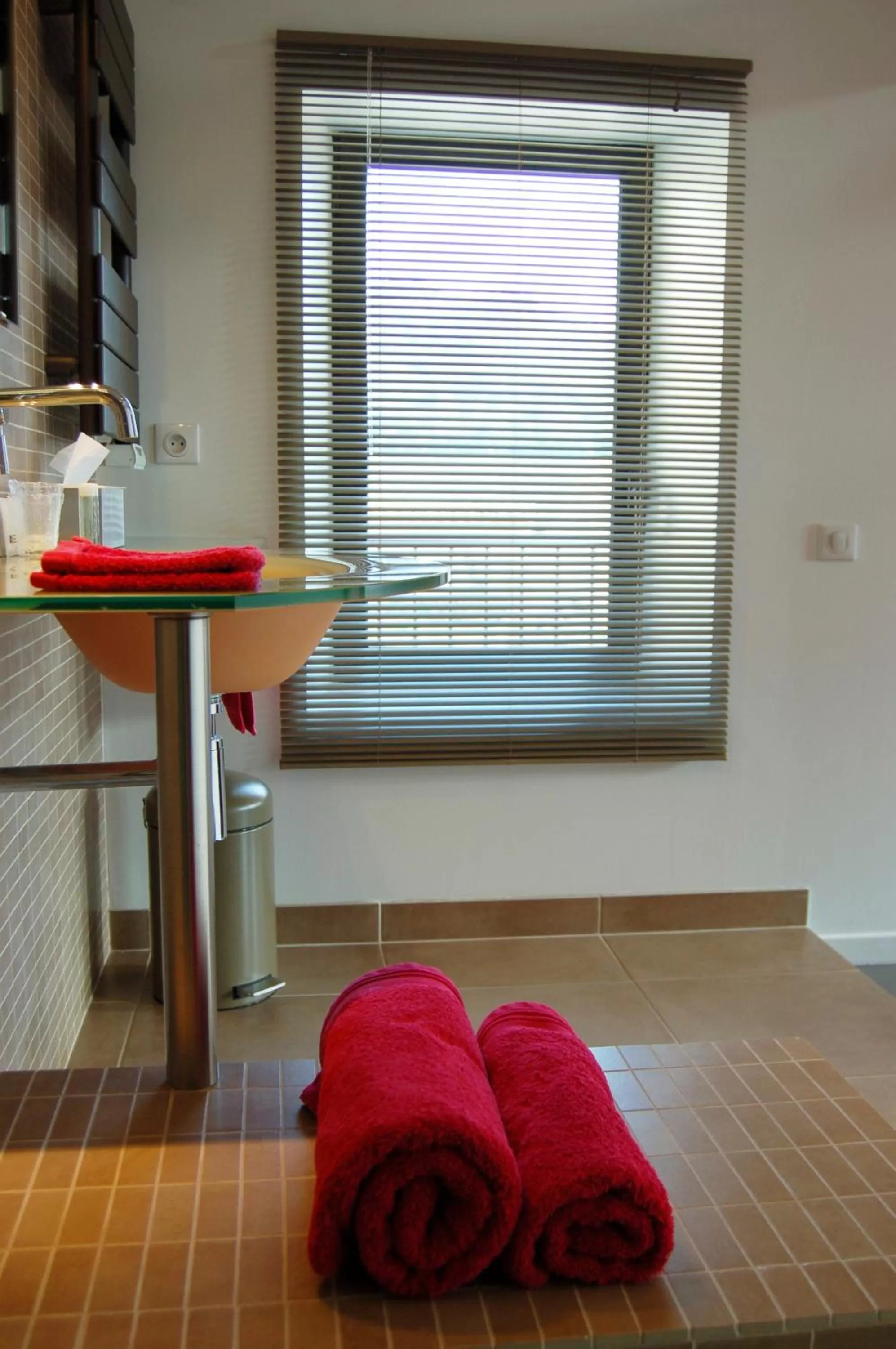 Bathroom, Seating Area in Le Jour et la Nuit, Maison d'hôtes