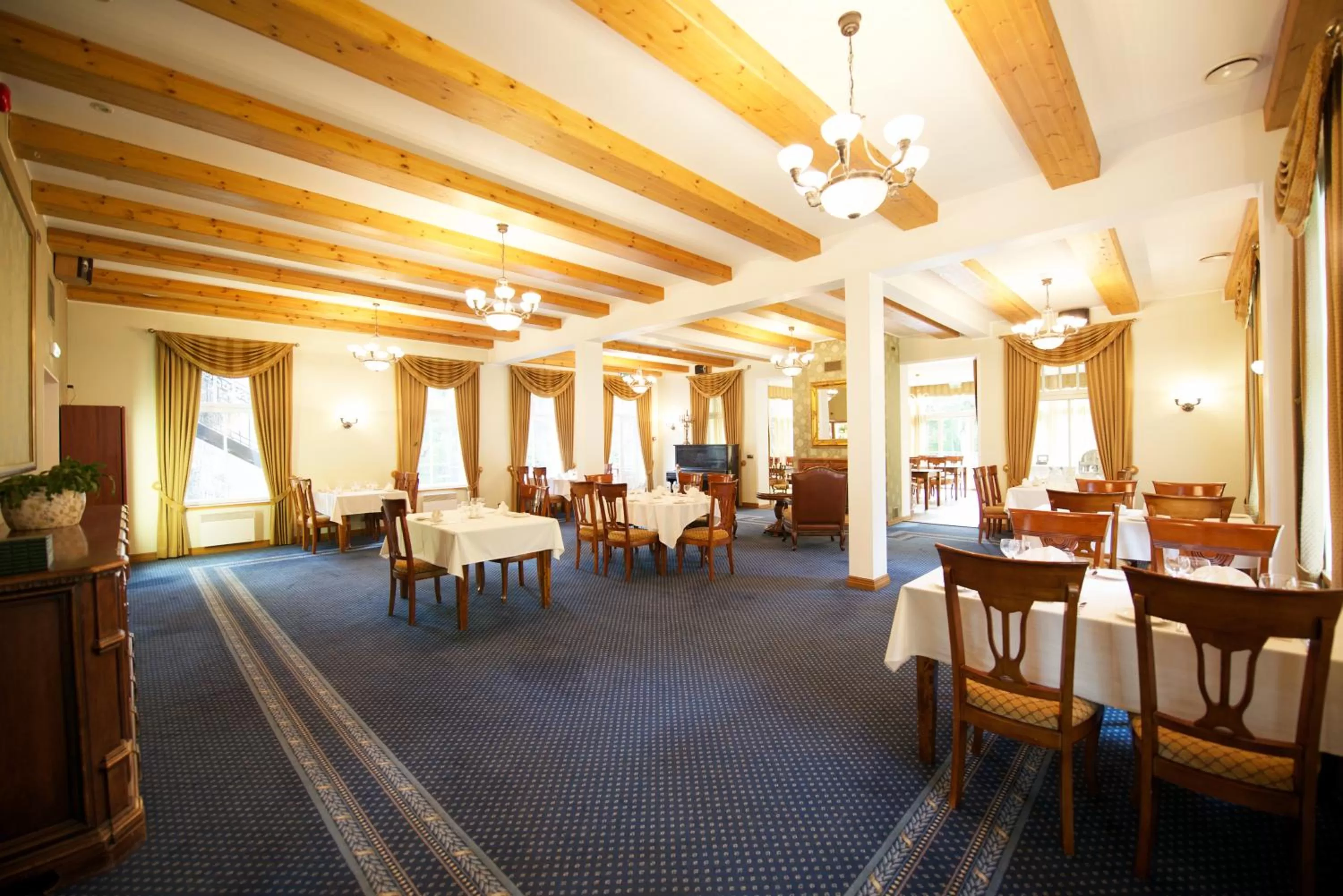 Restaurant/places to eat in Villa Hotel Theresa