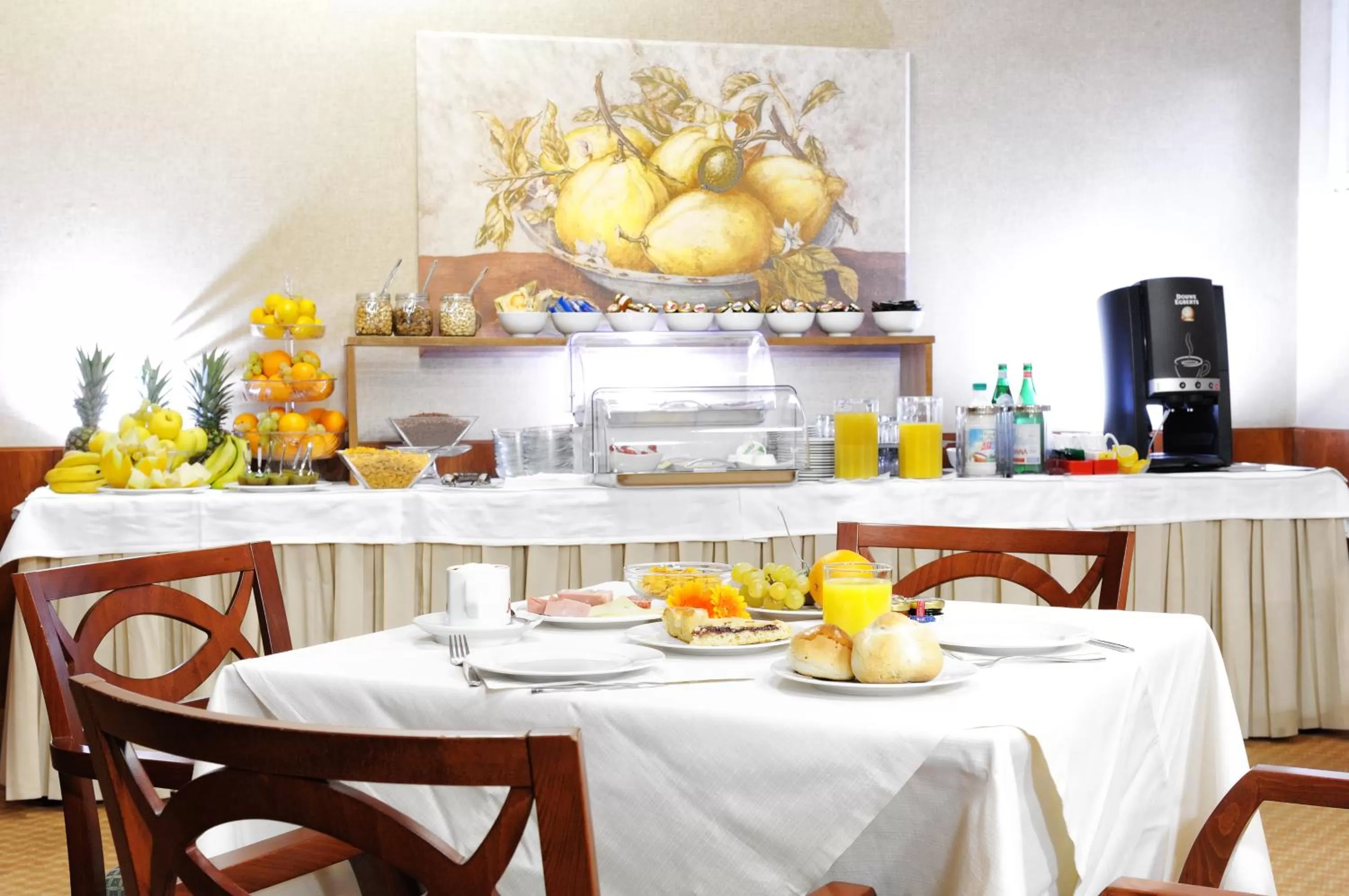 Restaurant/places to eat in LH Hotel Lloyd Roma