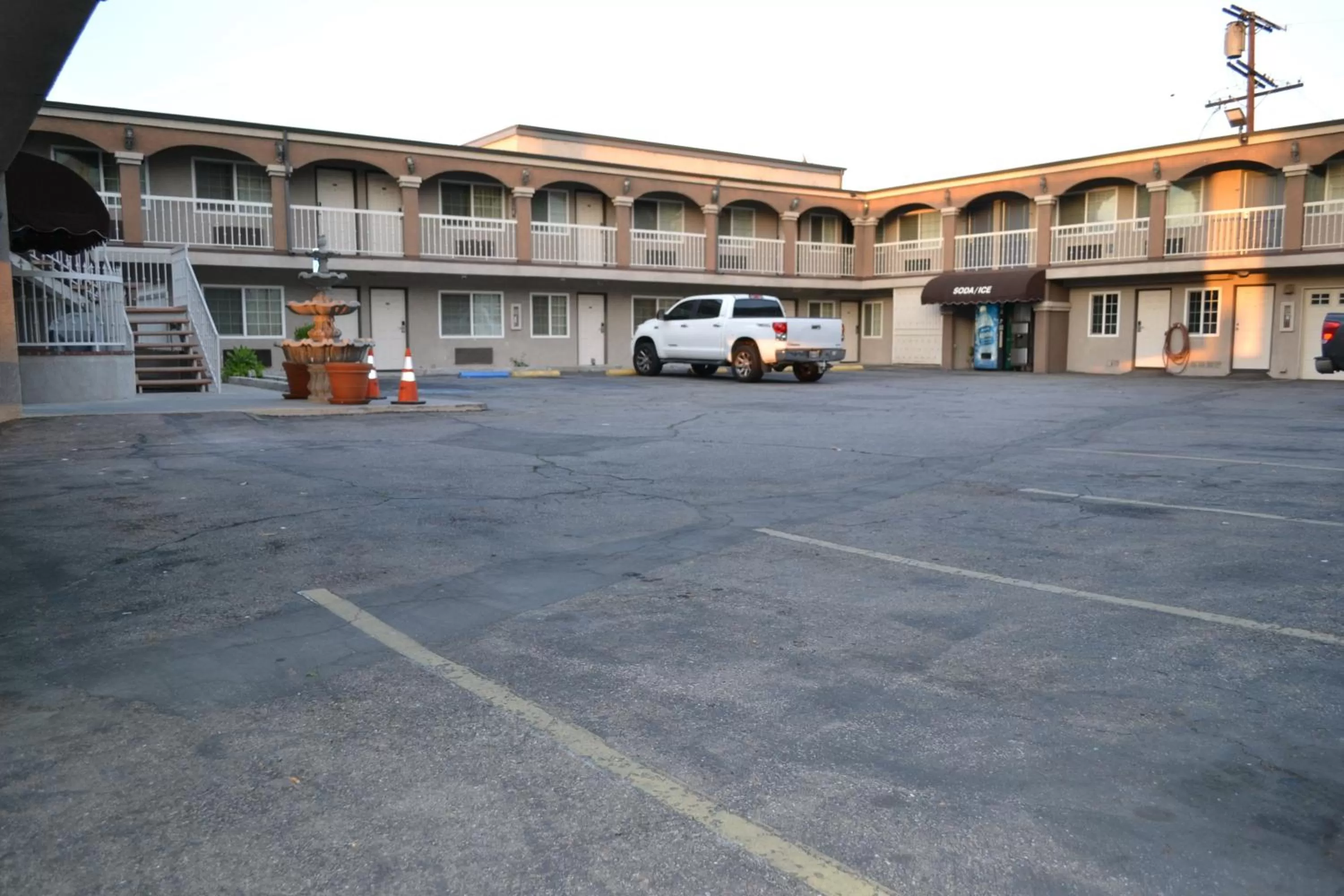 Property building in Bell Gardens Inn Los Angeles - Bell Gardens