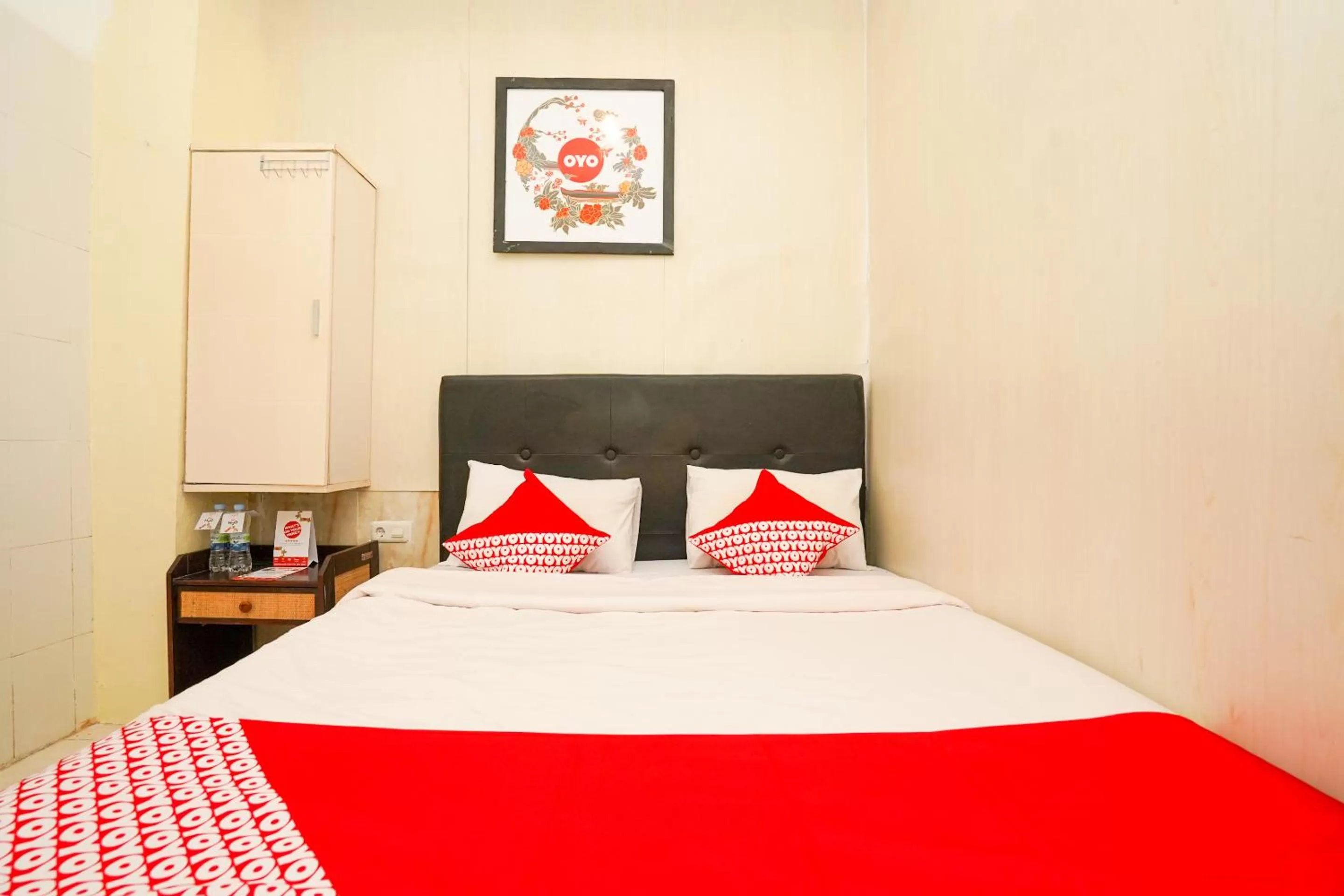 Standard Double Room in SUPER OYO 710 Naomi Heritage
