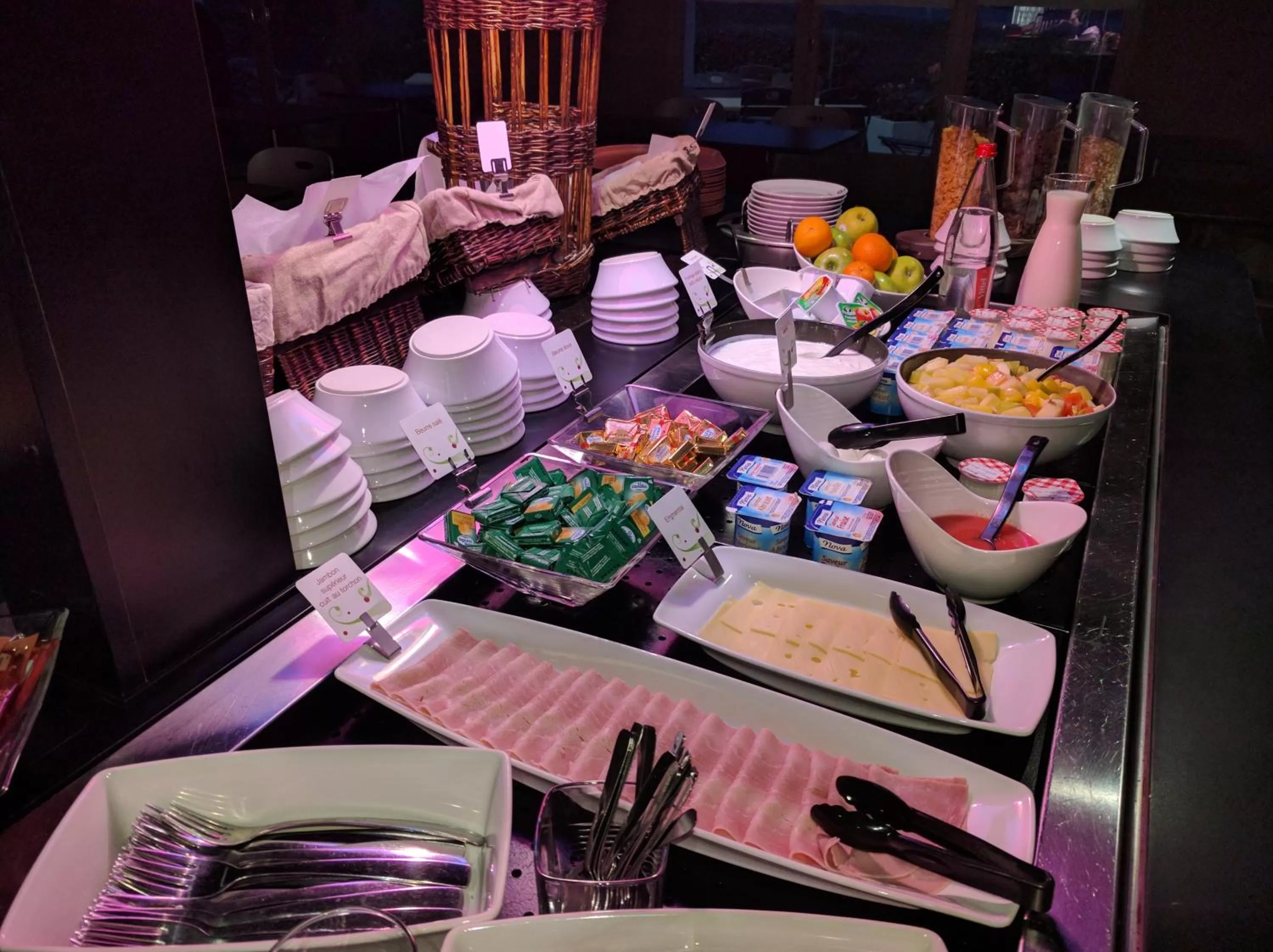 Buffet breakfast in Campanile Hôtel Auch