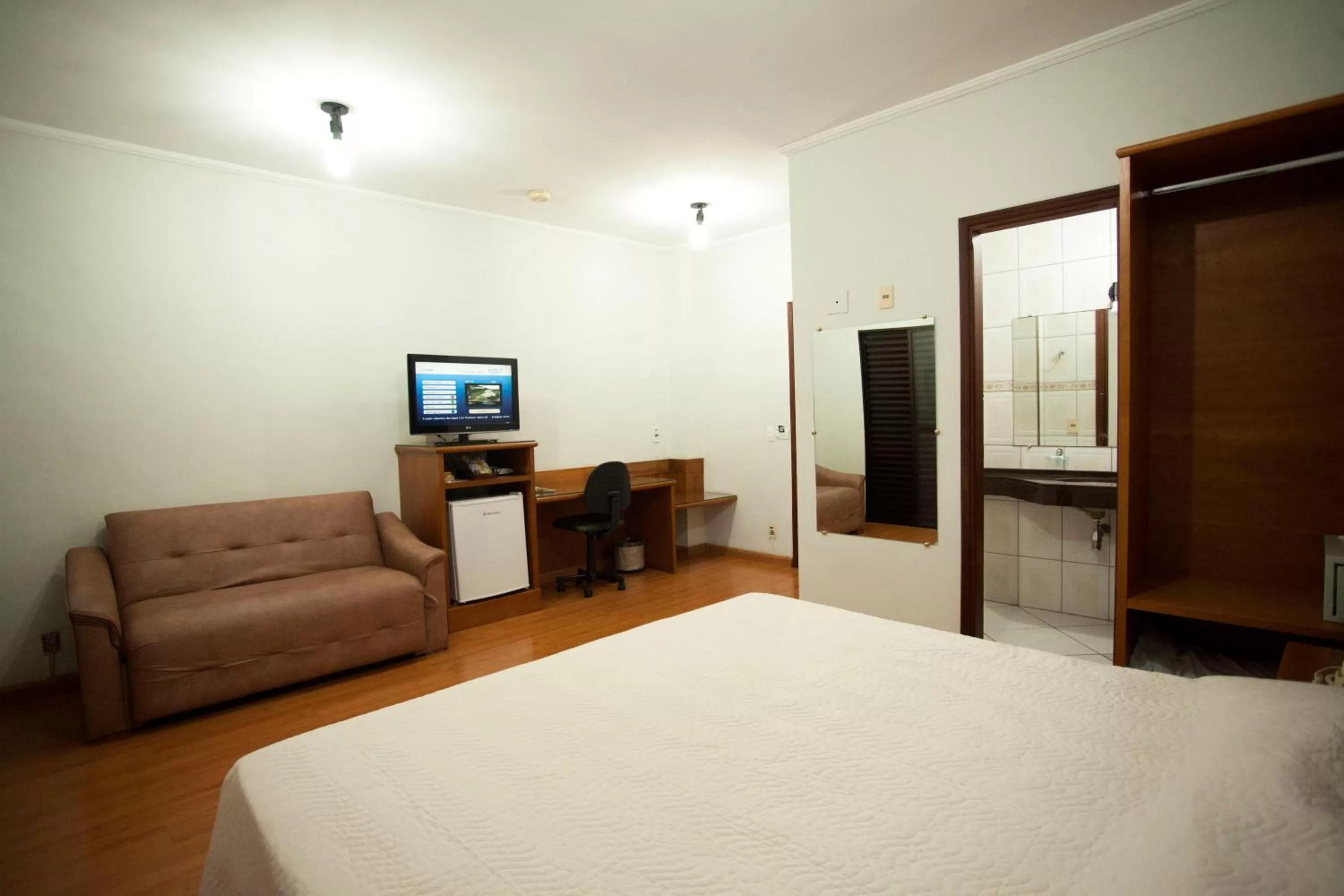 Photo of the whole room, Bed in Indaiá Hotel Residence