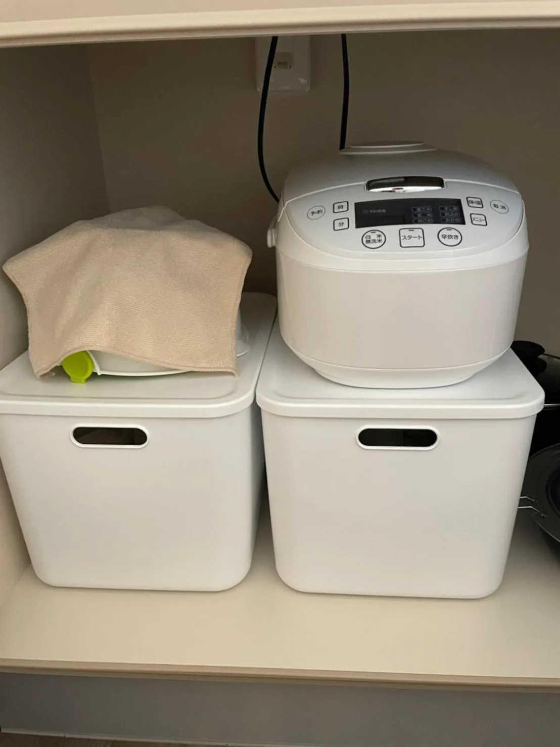 kitchen in New Normal Hotel in NAMINOUE ニューノーマルホテルイン波の上