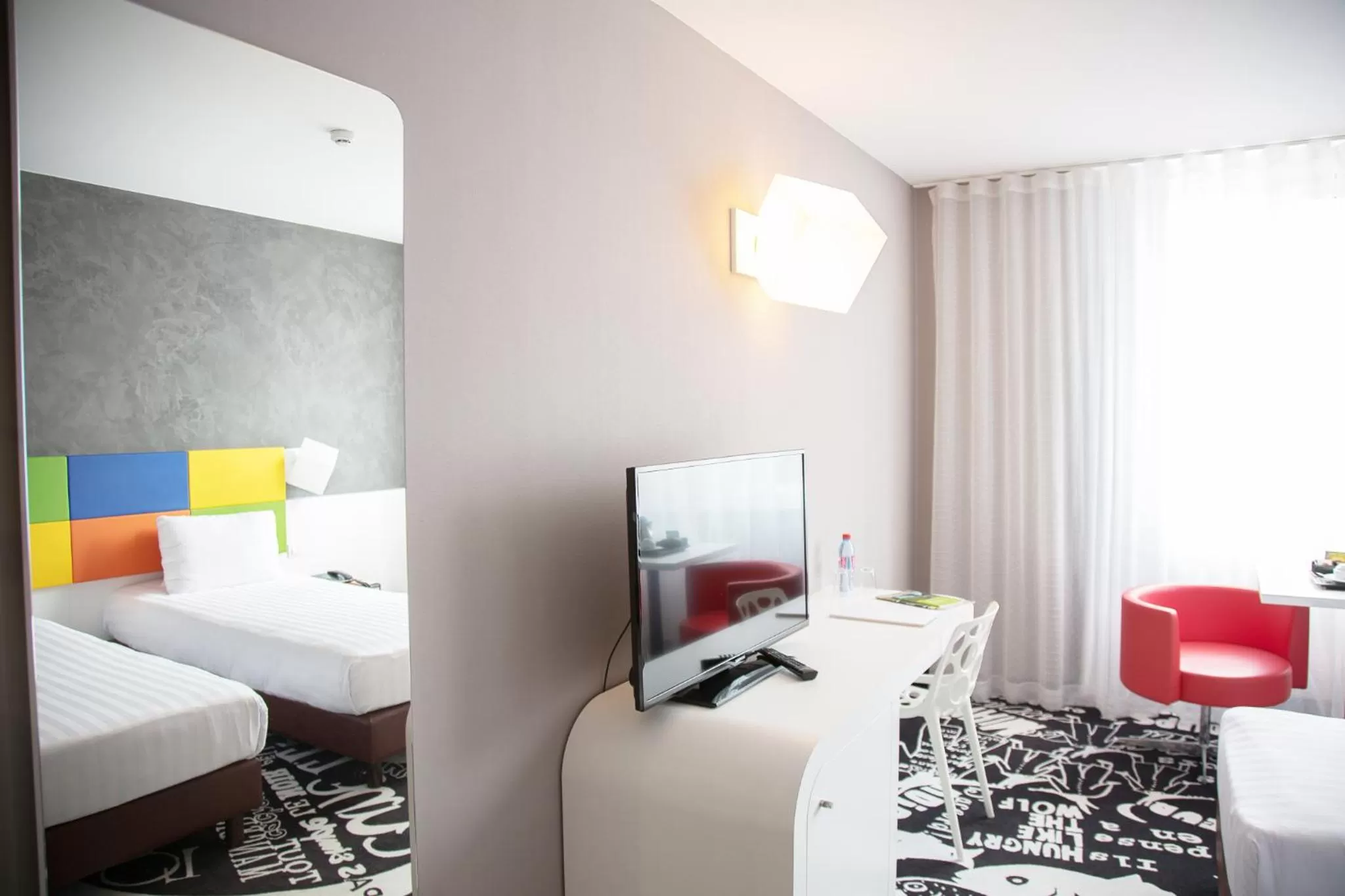 Seating area, Bed in Hotel Tristar