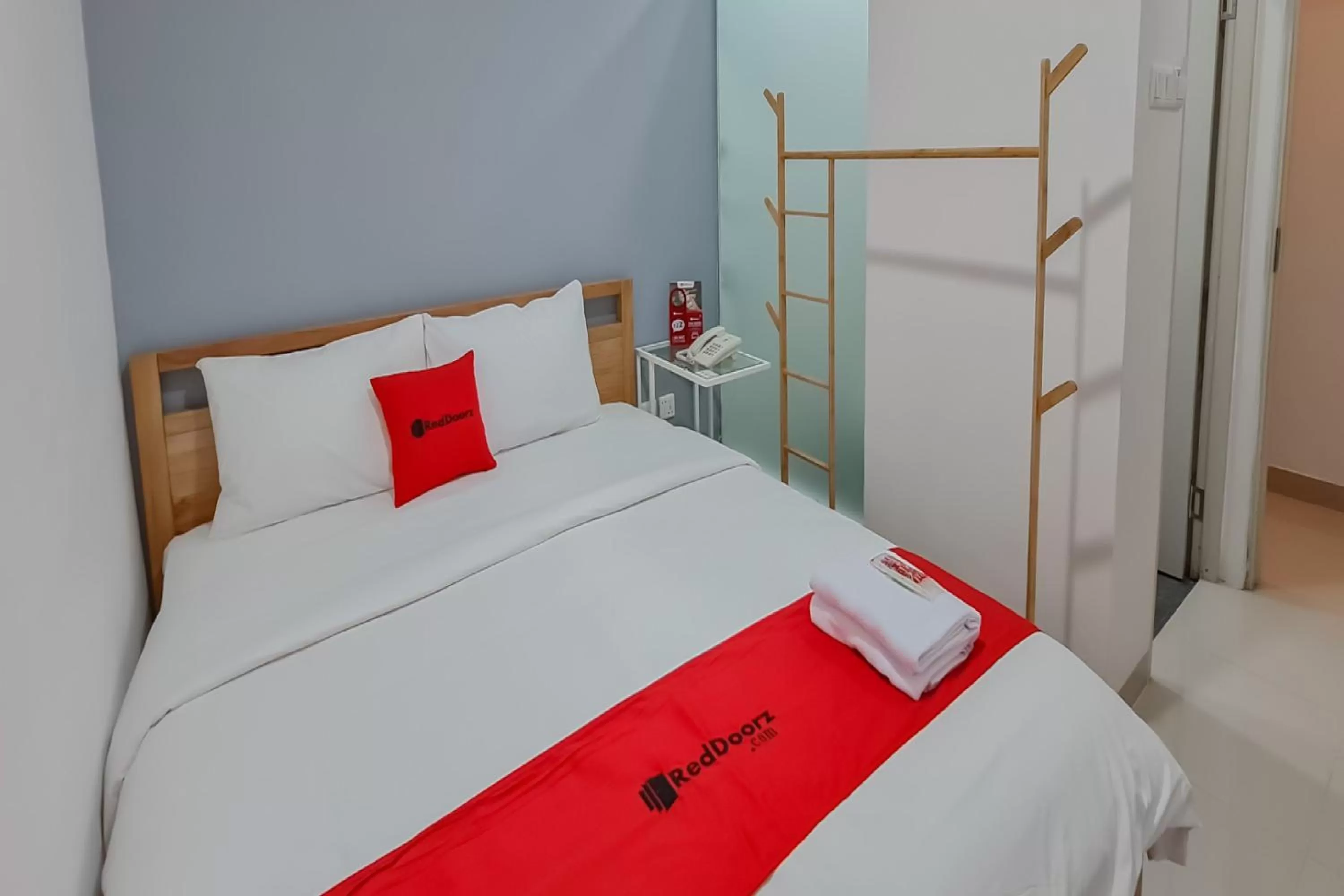 Bed in RedDoorz Plus @ Batutulis Bogor