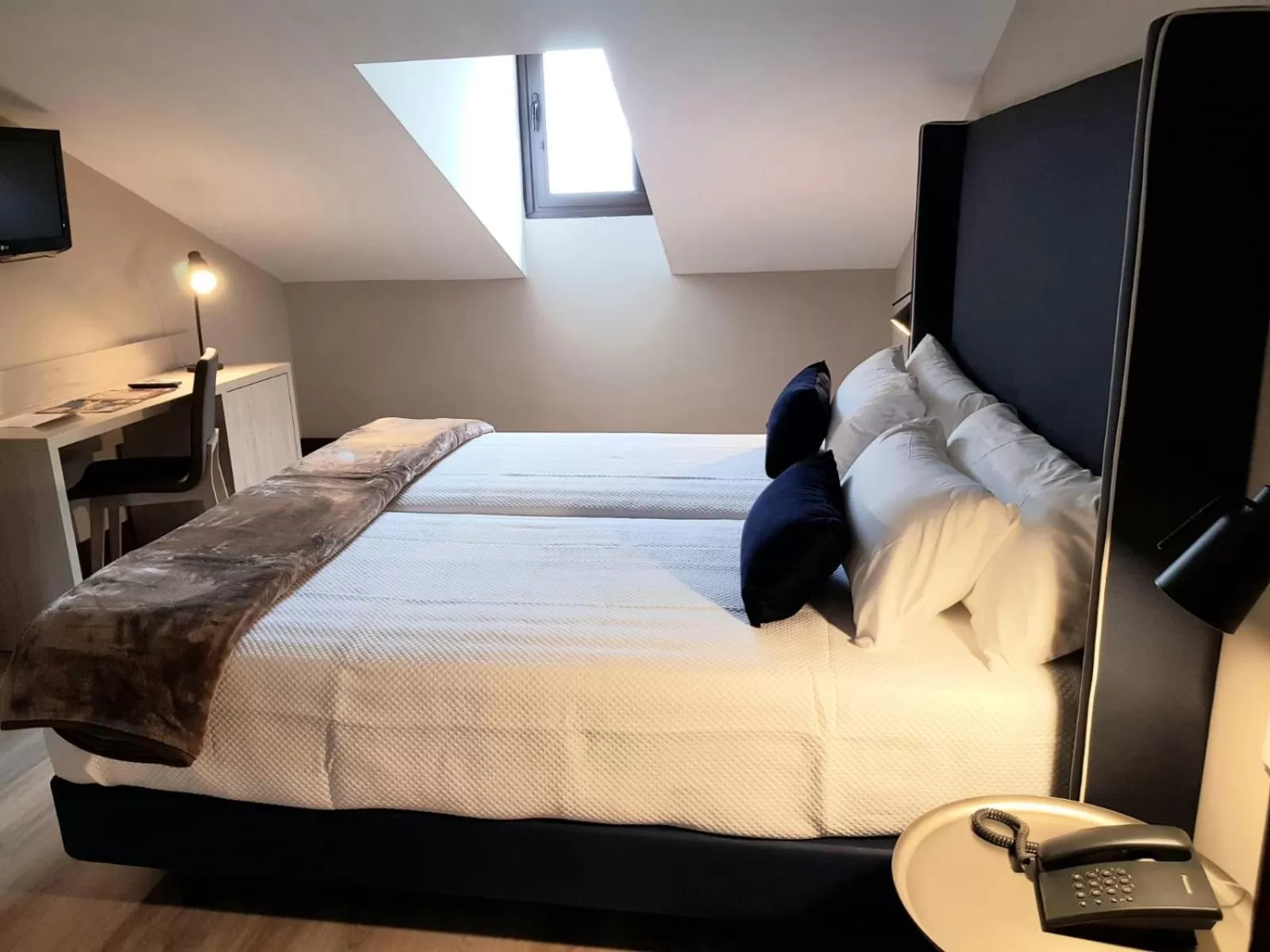 Photo of the whole room, Bed in Hotel Maria Cristina