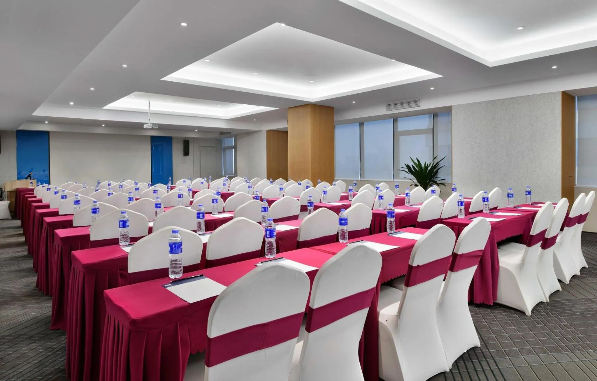 Meeting/conference room in Holiday Inn Express Chengdu North Railway Station by IHG - Near Panda Base, Near Chunxi Road Free laundromat