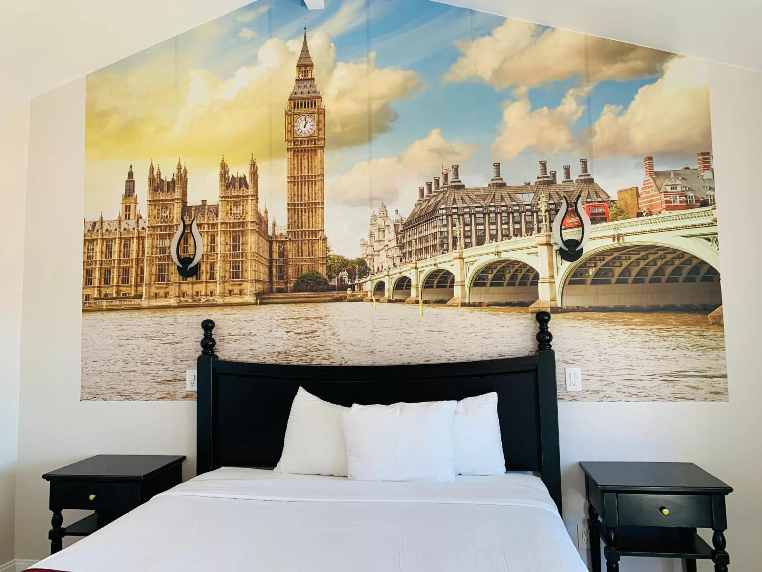 Bed in Escondido Inn