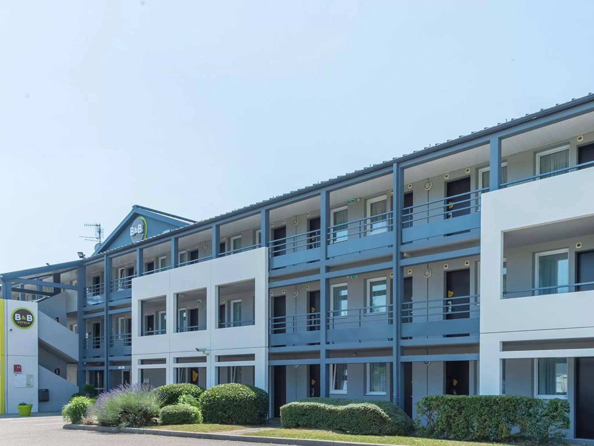 Facade/entrance in B&B HOTEL Troyes Barberey