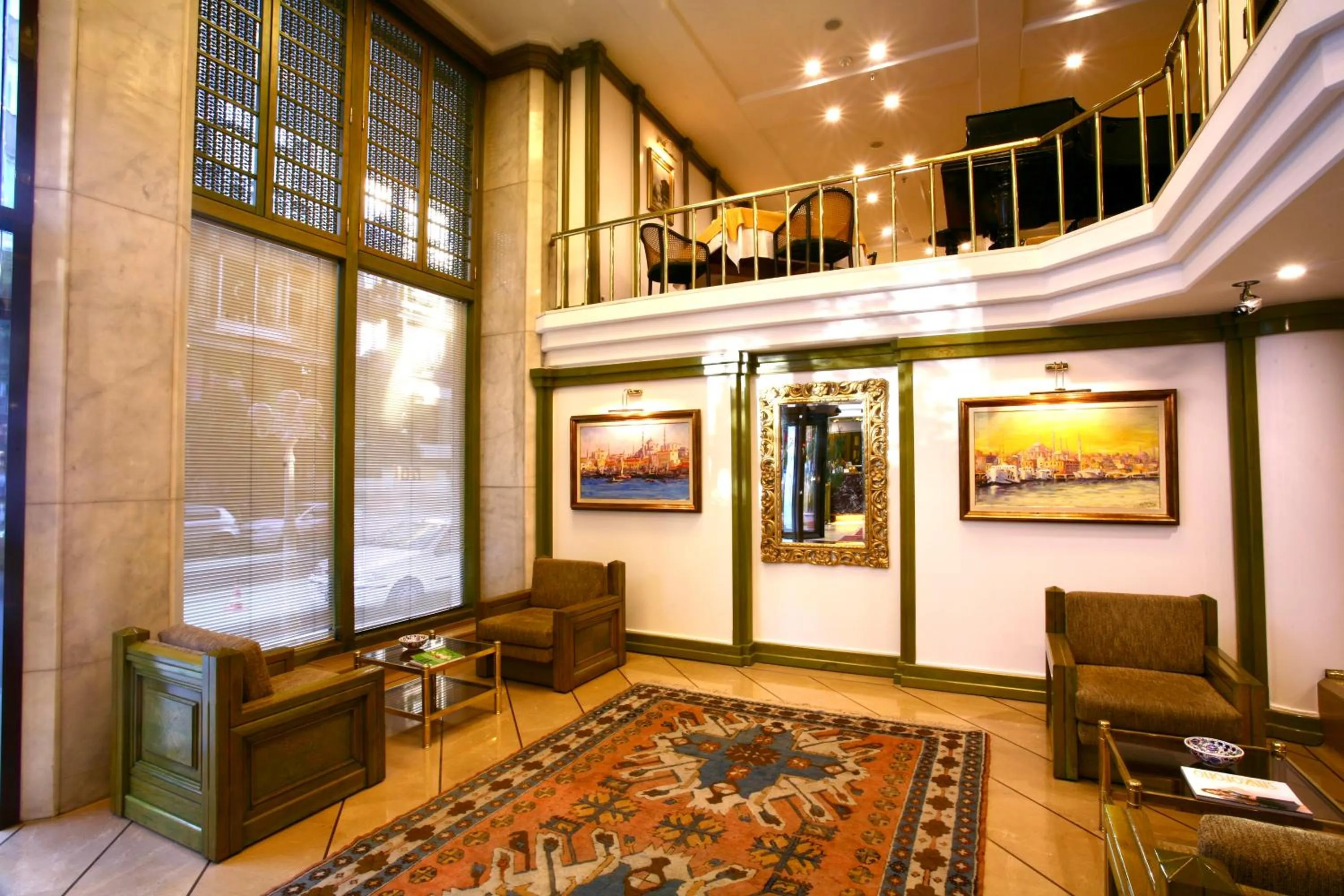 Lobby or reception in Istanbul Royal Hotel