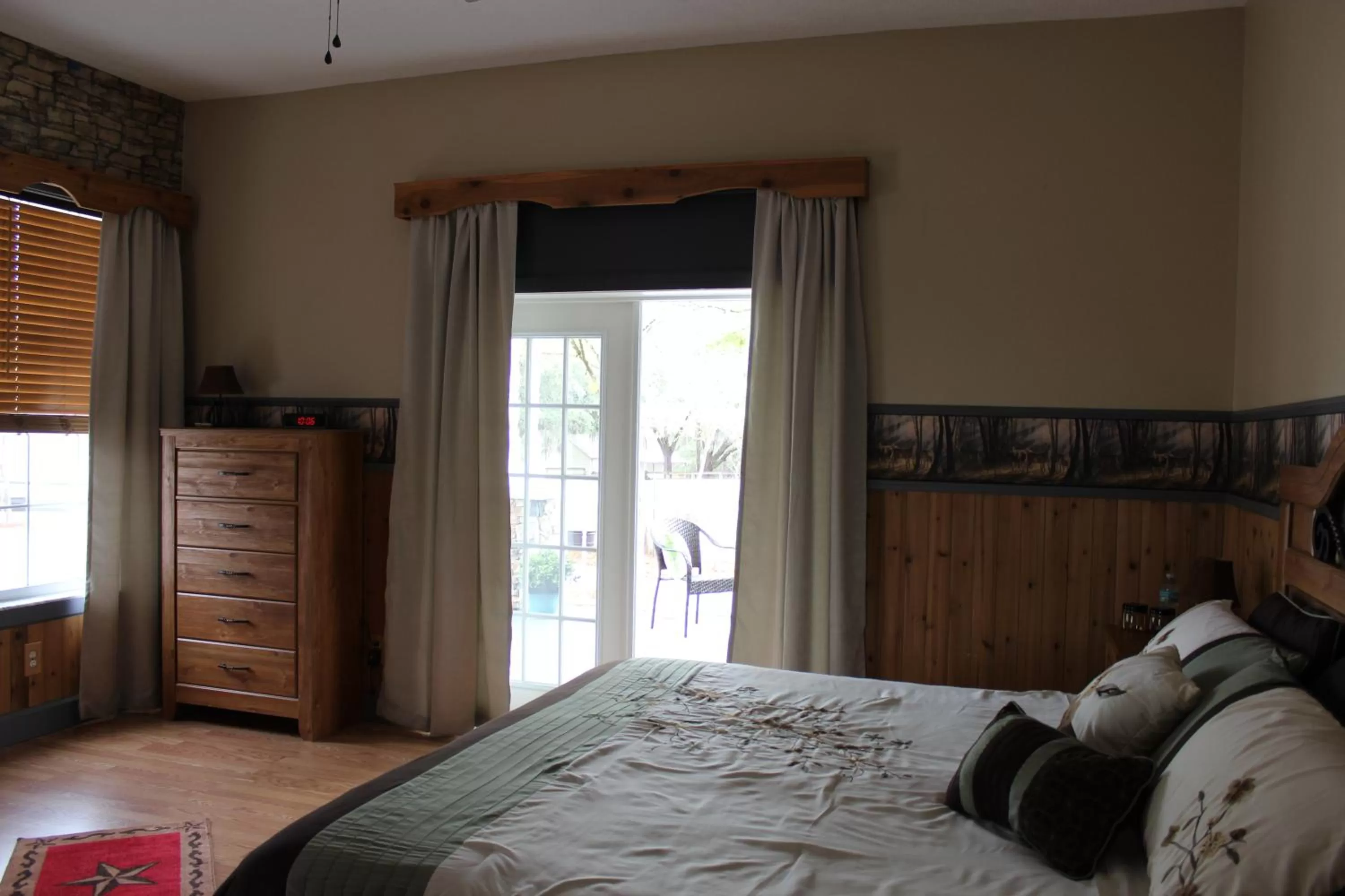 Bed in Rock Pointe Ranch