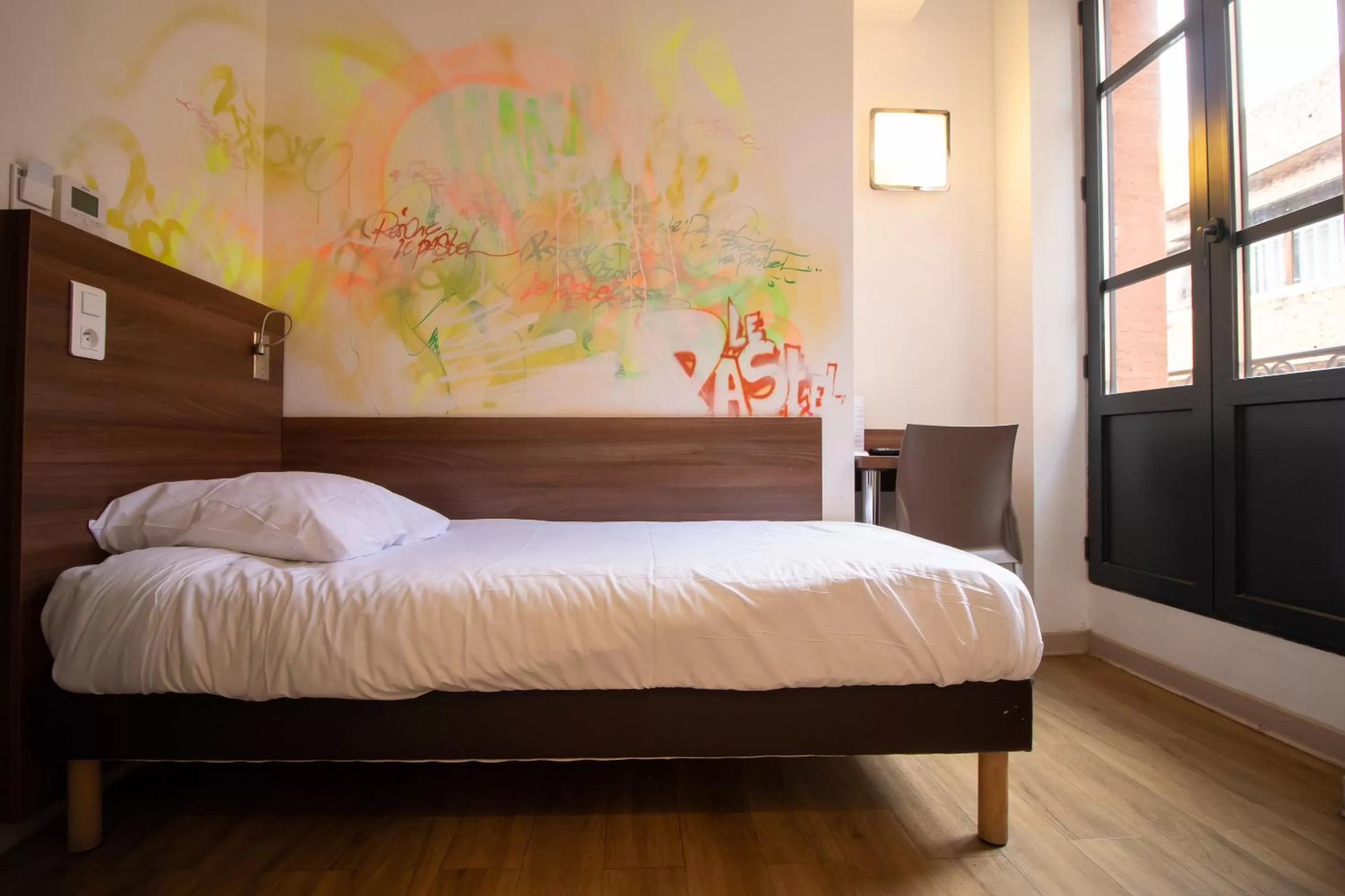 Photo of the whole room, Bed in Hôtel le Pastel