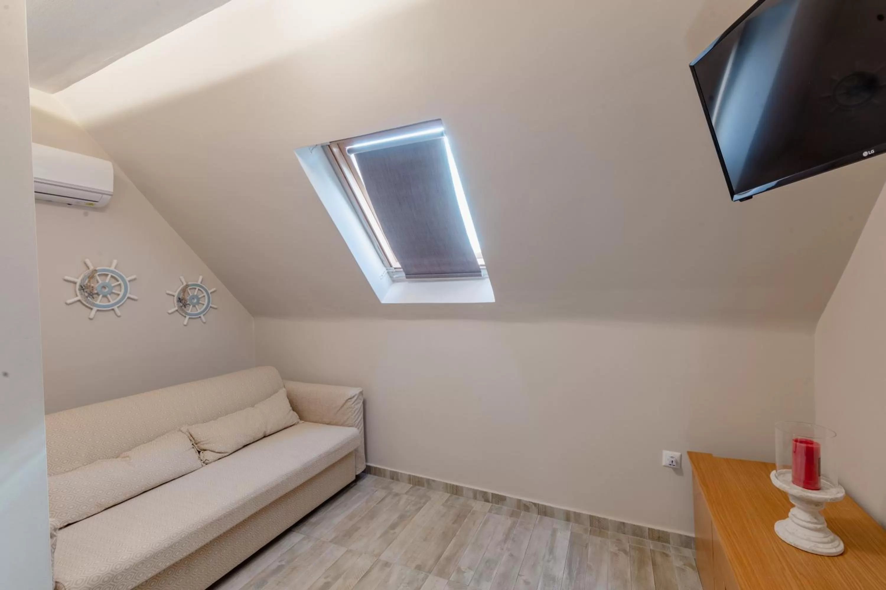 TV/Entertainment Center in Zama Suites Collection