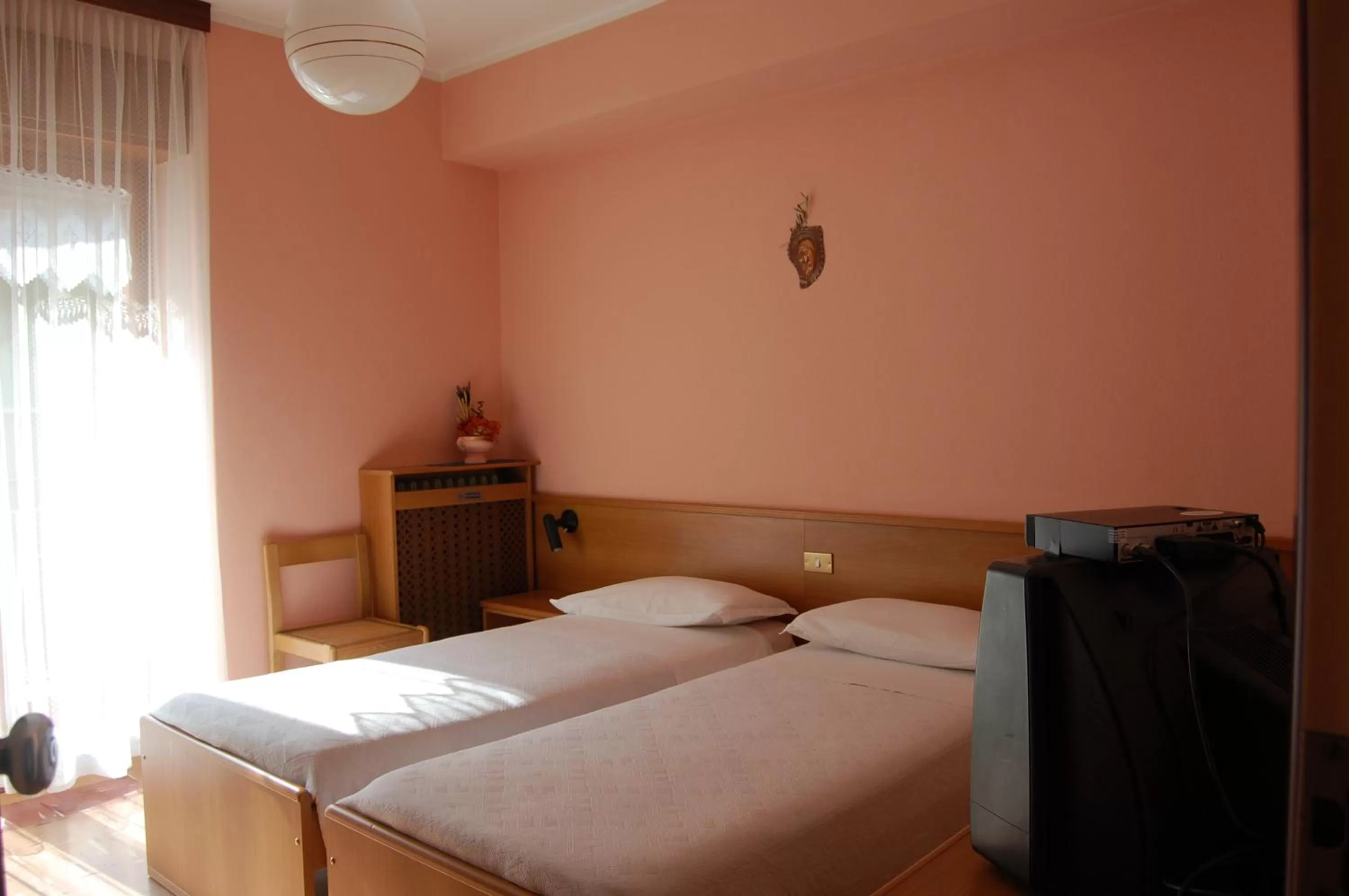 Bed in Albergo Motel Dosdè B&B