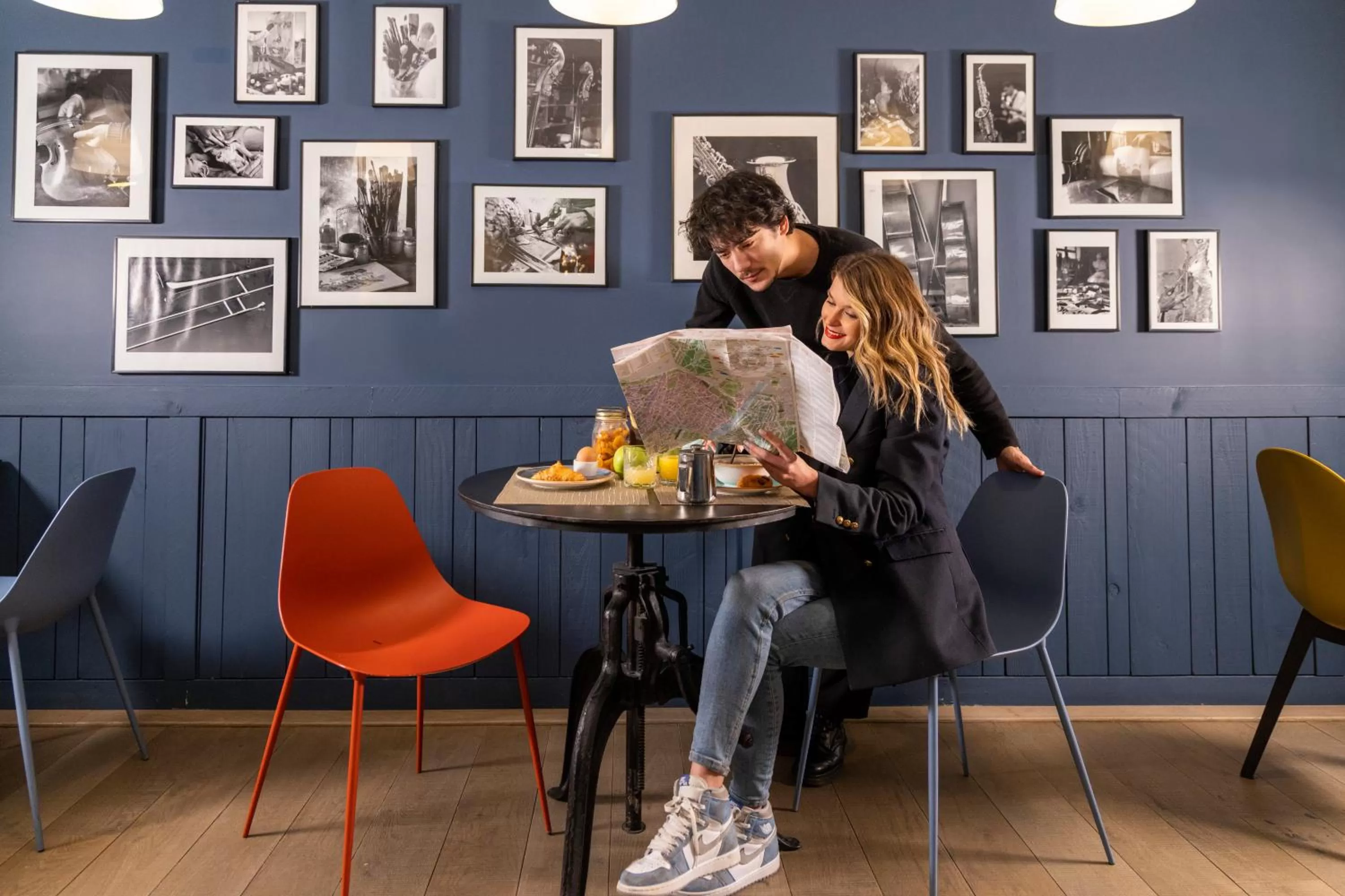 People in Hôtel Hélios Opéra