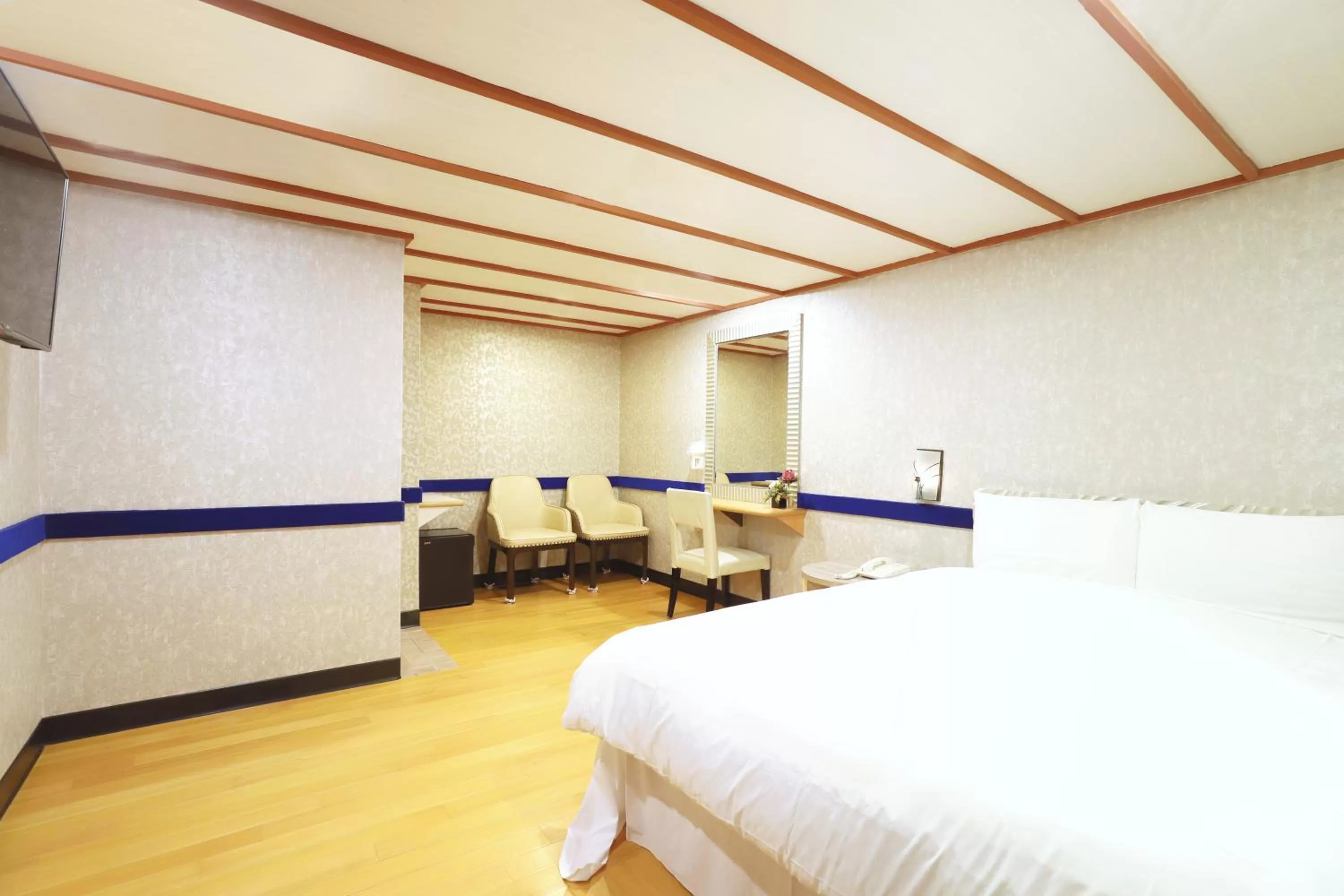 Bed in Gorgeous Hot Spring Resort