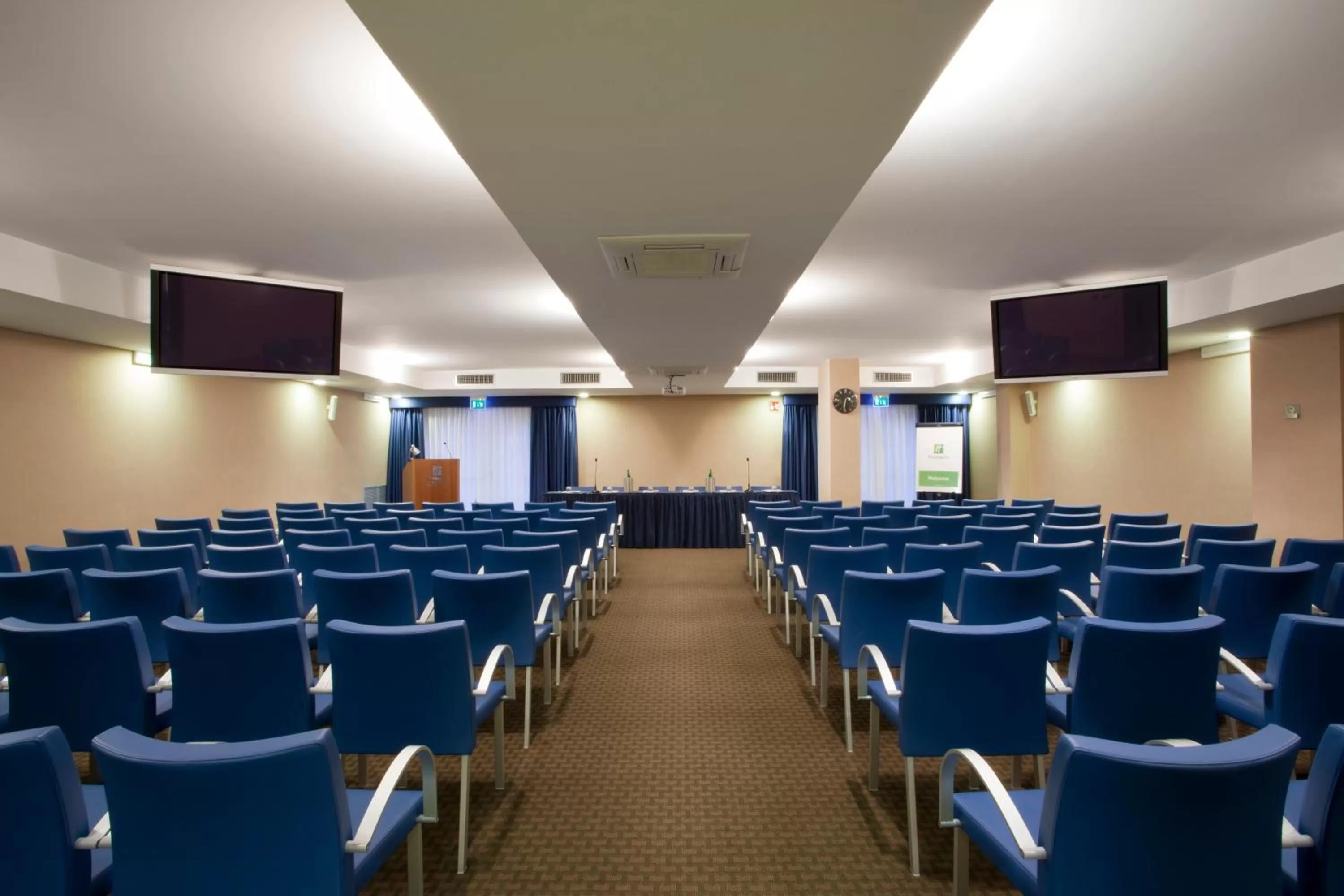 Meeting/conference room in Holiday Inn Salerno-Cava De' Tirreni by IHG