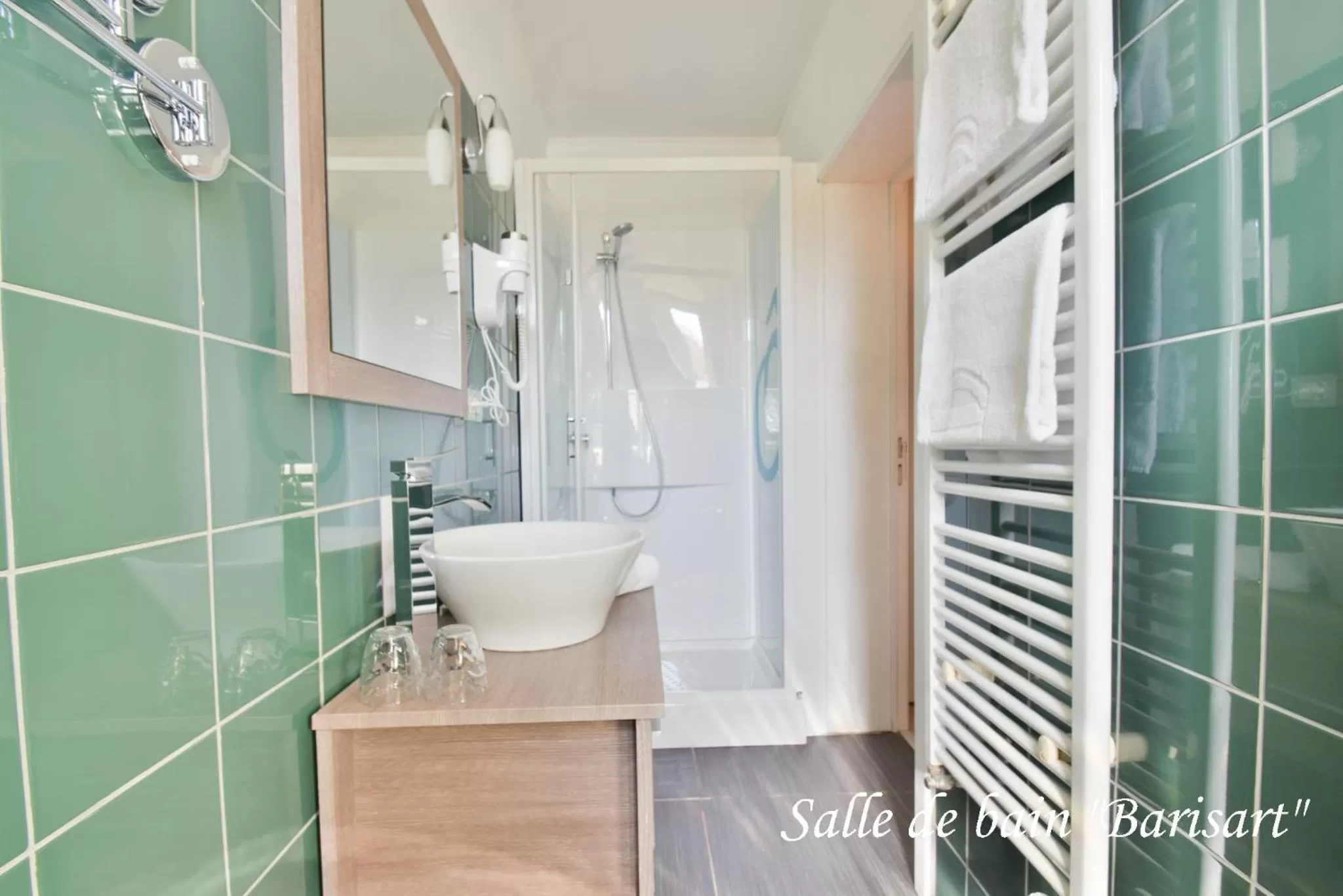 Bathroom in Hôtel l'Ecrin d'Ô