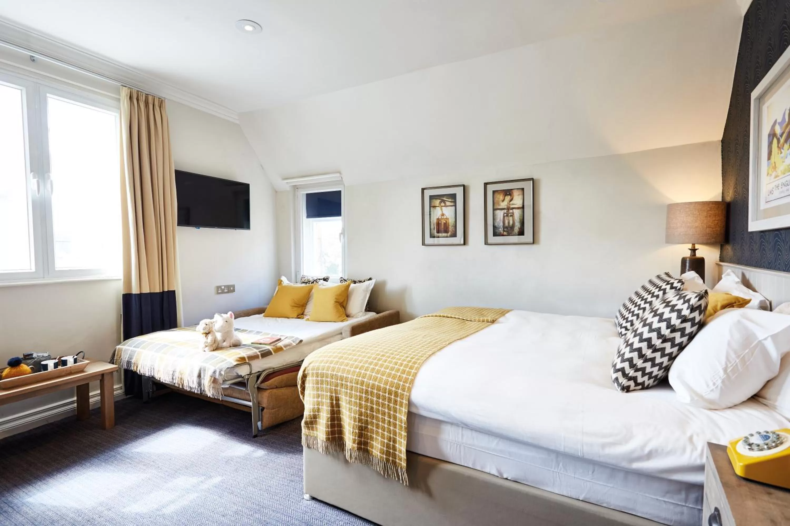 Bedroom, Bed in Toll House Inn