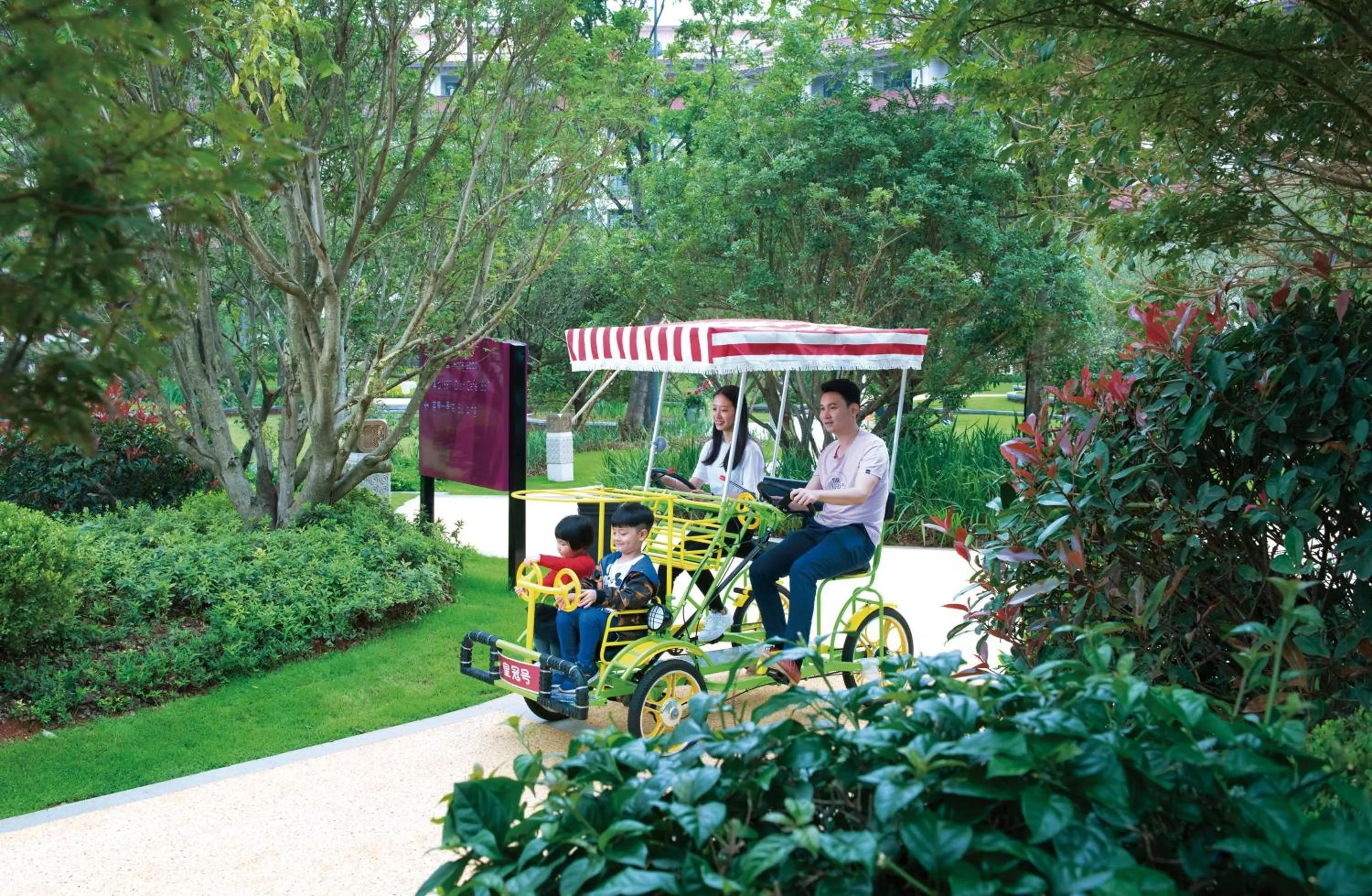 Area and facilities in Crowne Plaza - Kunming Ancient Dian Town by IHG