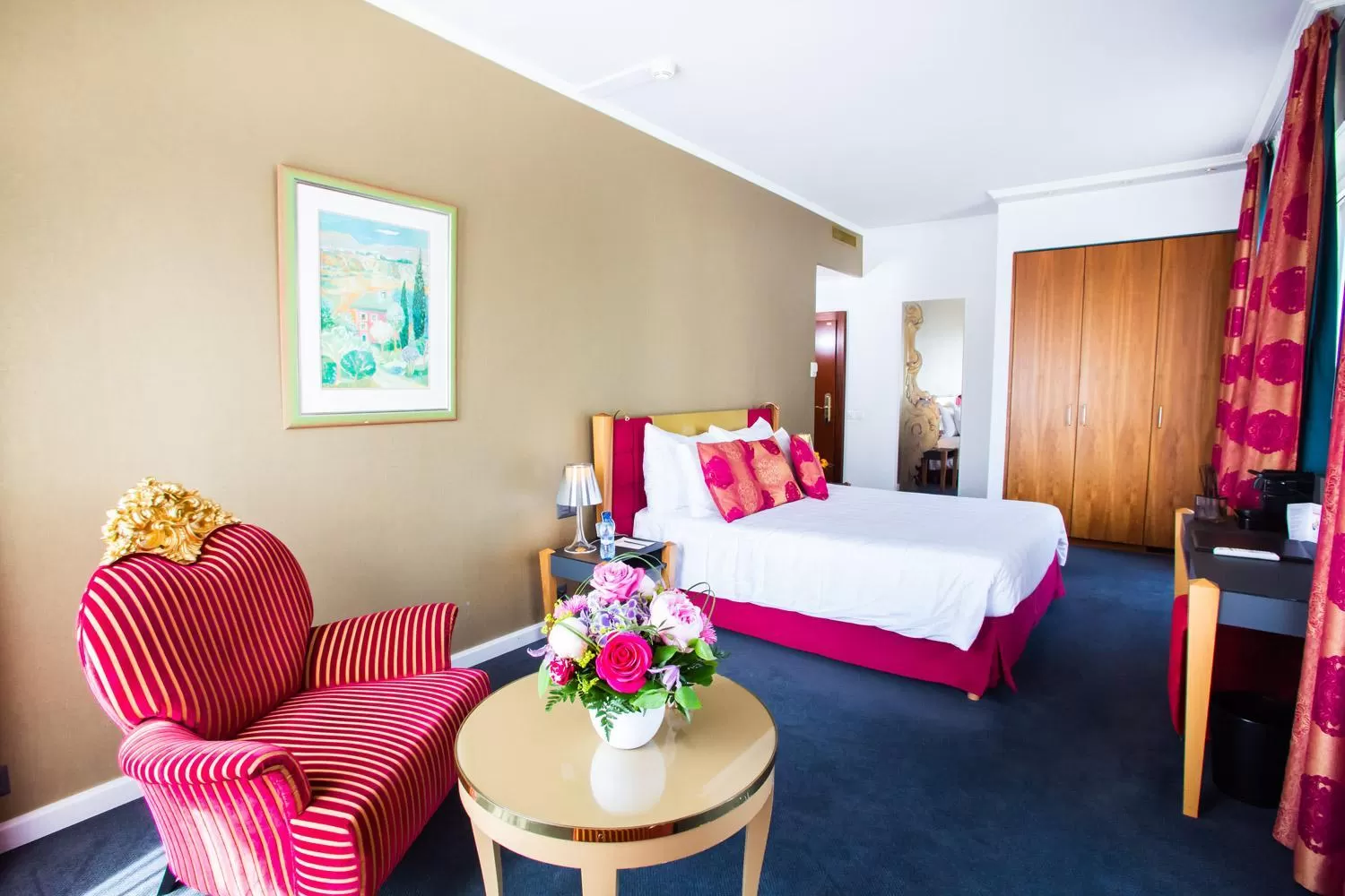 Photo of the whole room, Bed in The Ambassador