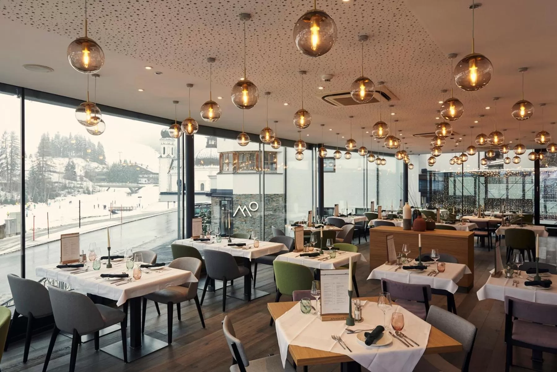 Restaurant/places to eat in Mountains Hotel