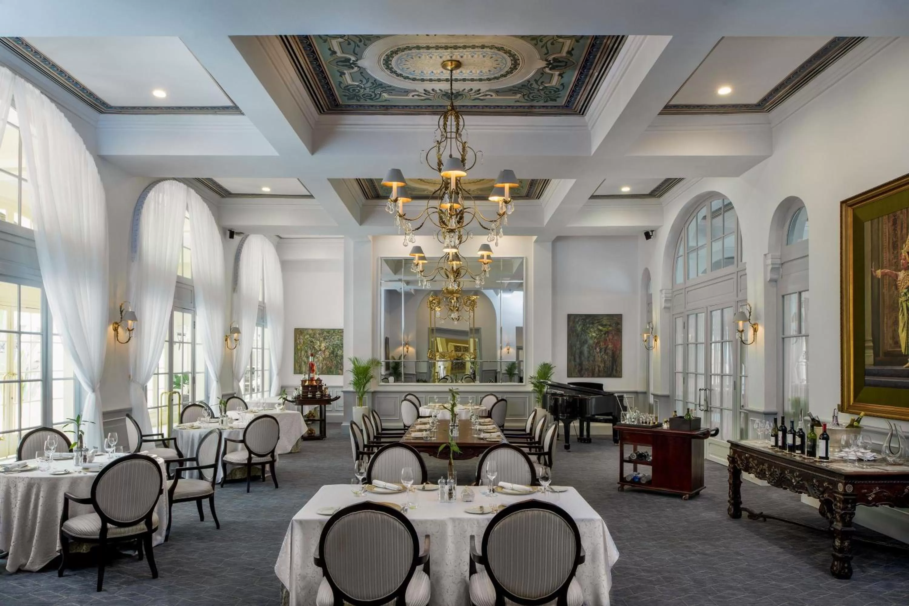 Restaurant/places to eat in Raffles Hotel Le Royal