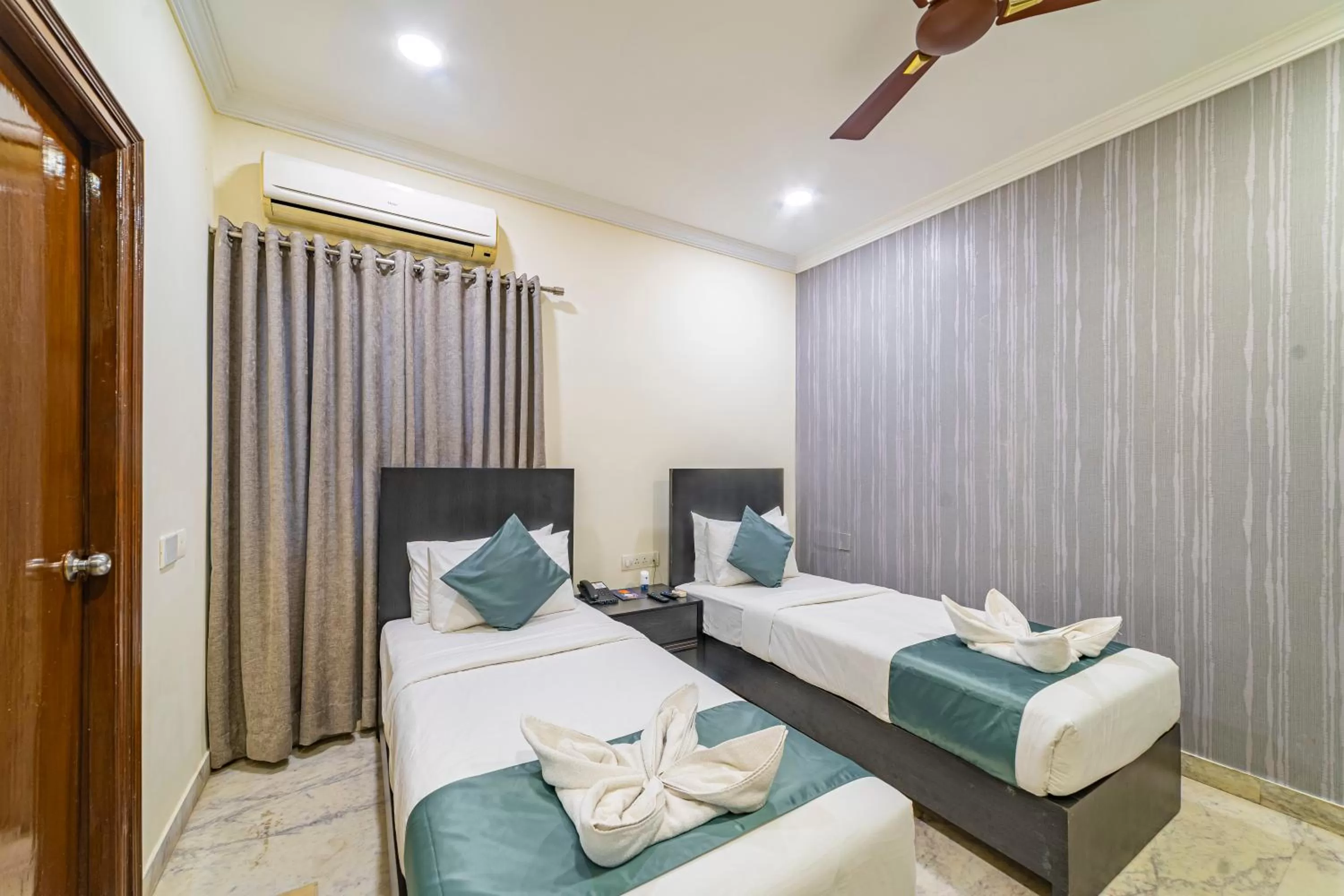 Bedroom, Bed in Hotel Athome , Whitefields, Kondapur