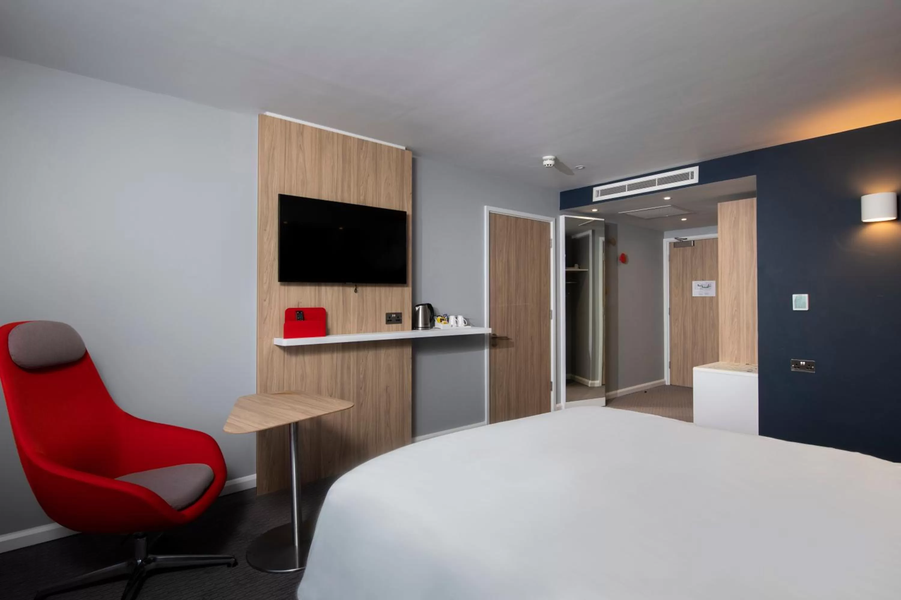 TV and multimedia, Bed in Holiday Inn Express Edinburgh City West by IHG