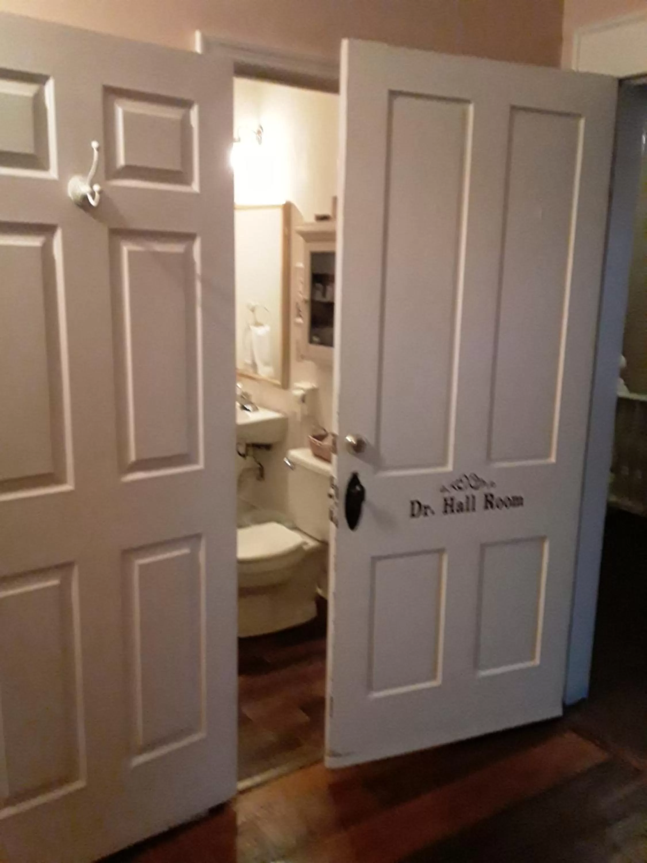 Bathroom in Hall Place B&B