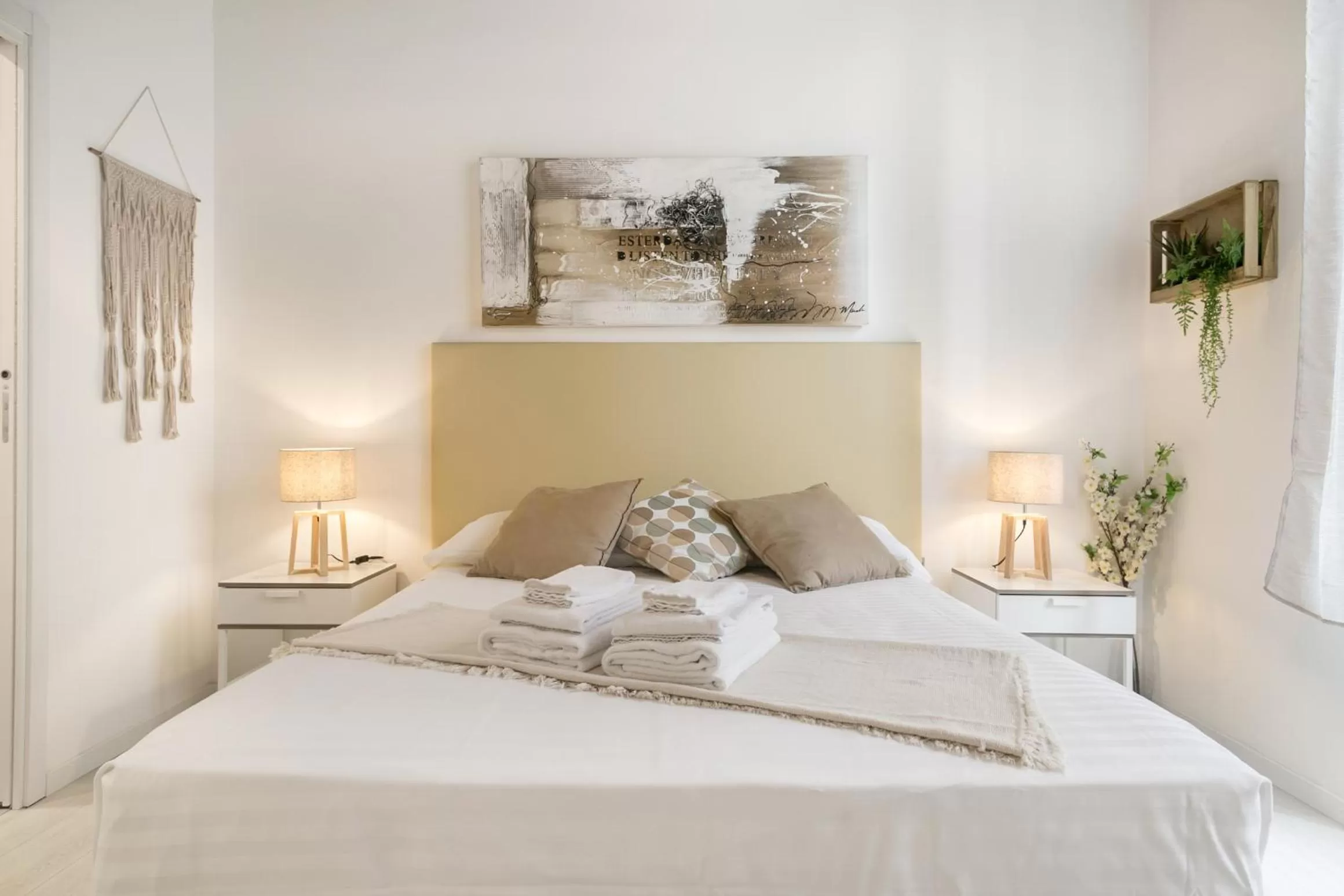 Bed in White Ostilia B&B