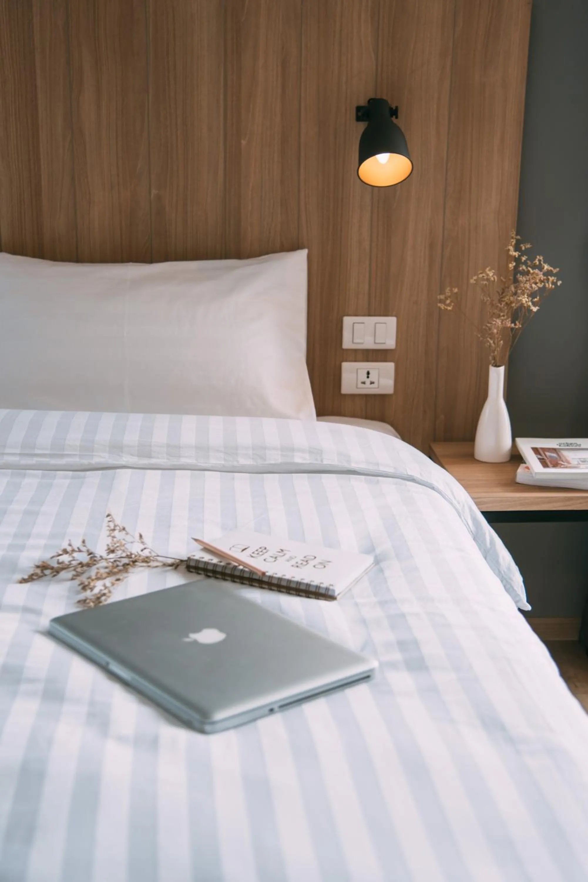 TV and multimedia, Bed in Mii Hotel Srinakarin