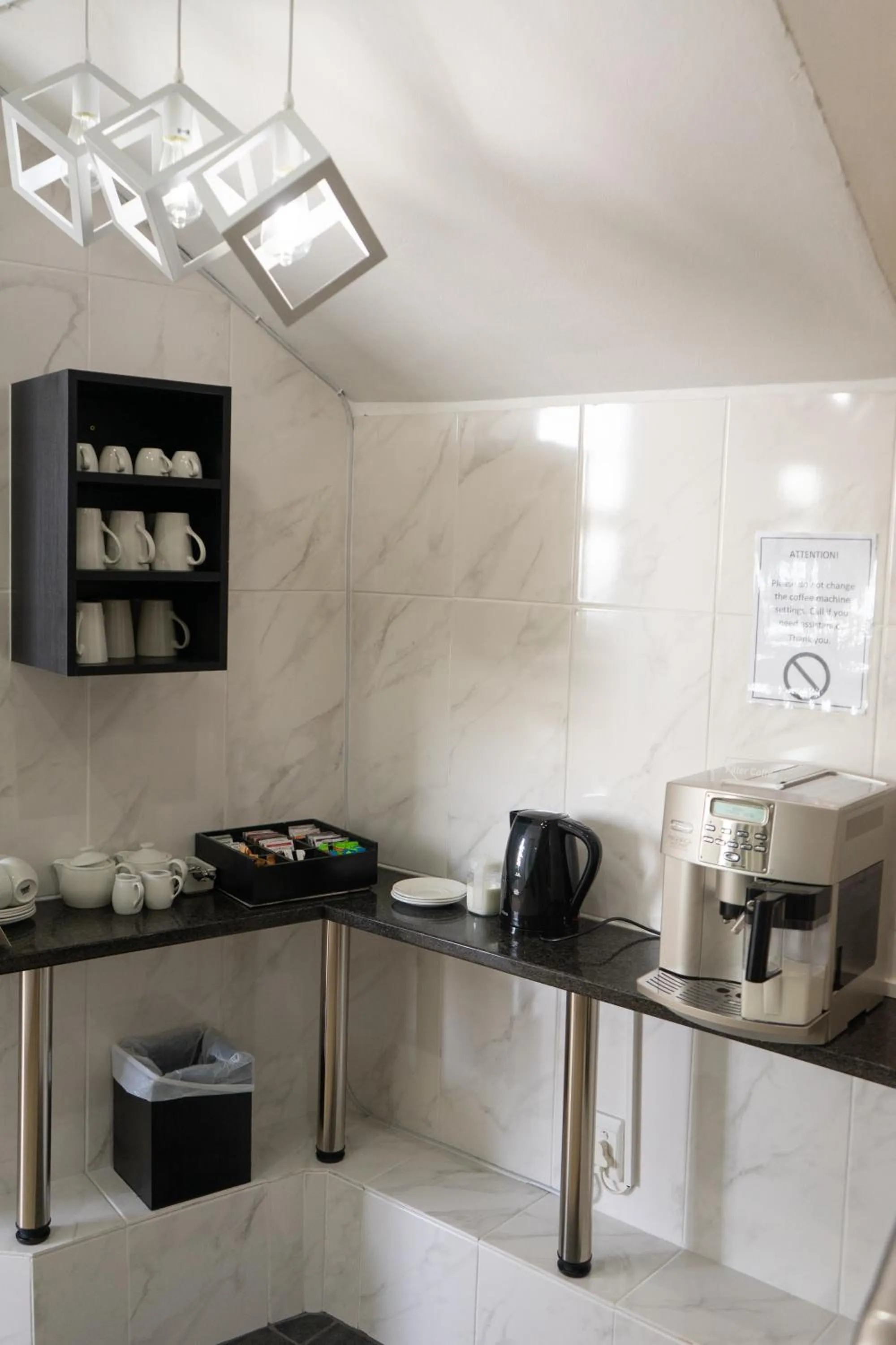 Coffee/tea facilities in Bar-t-nique Guest House