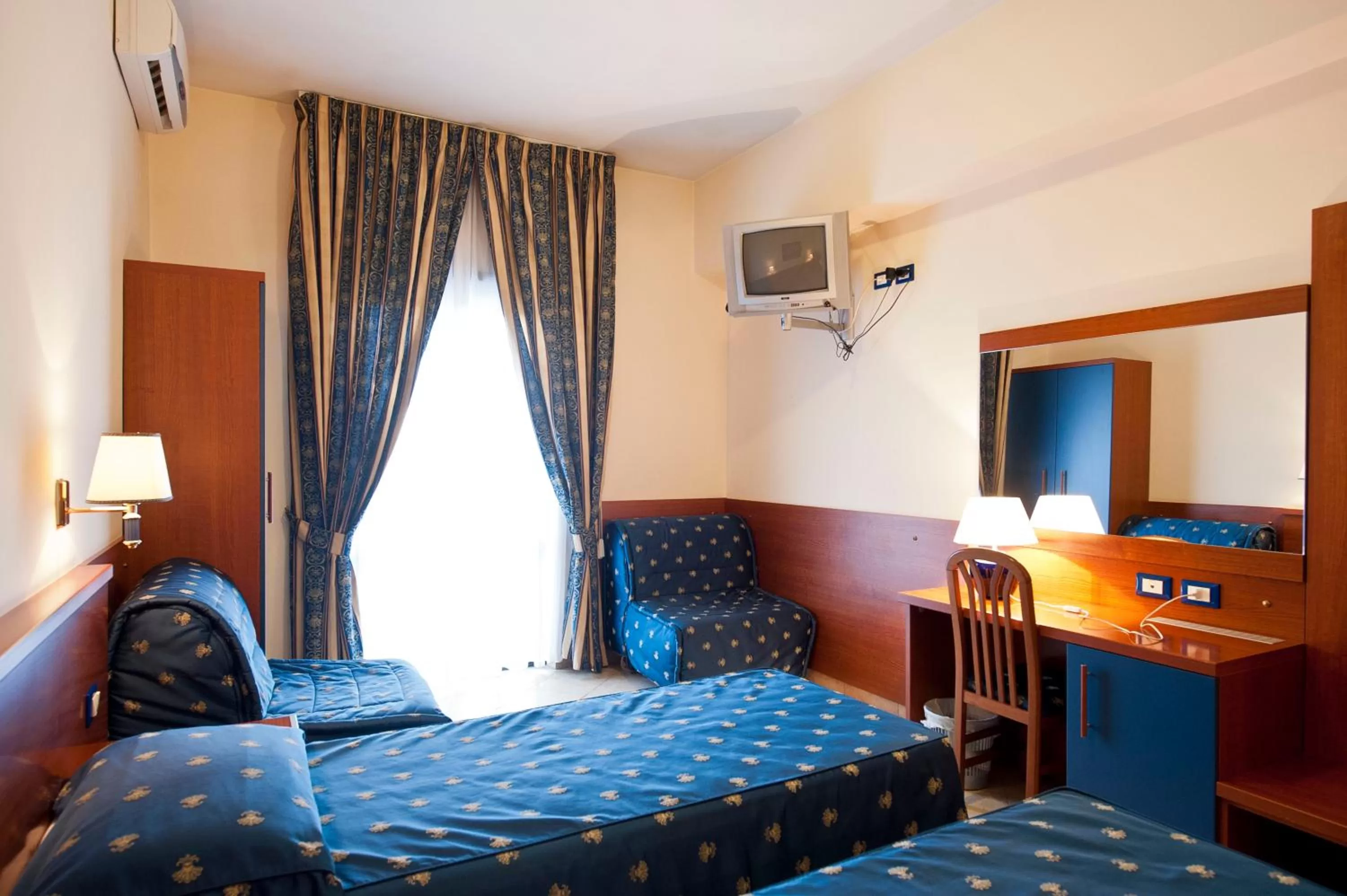 Photo of the whole room in Hotel 4 Pini