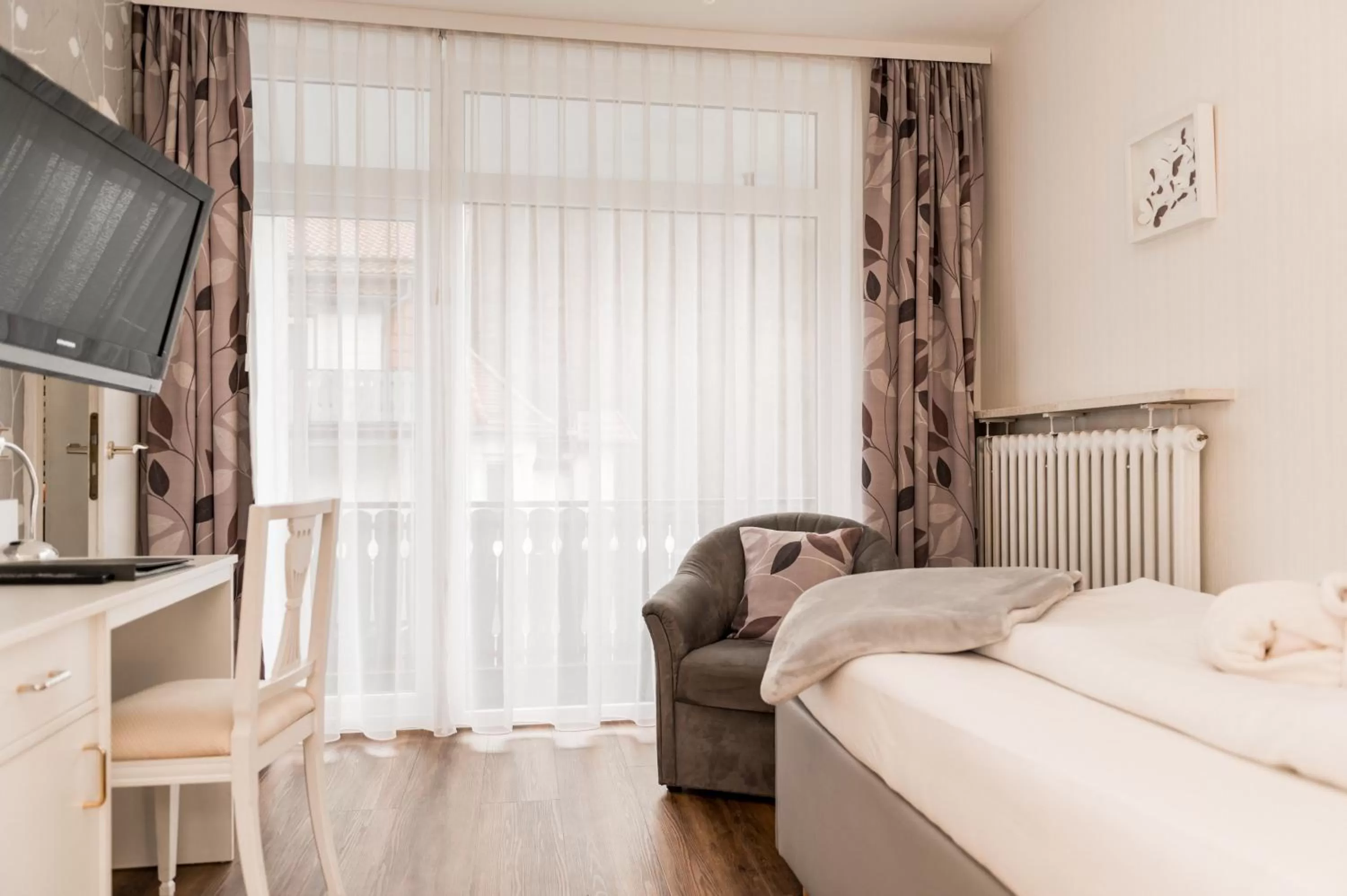 Photo of the whole room, Bed in Parkhotel Weber-Müller