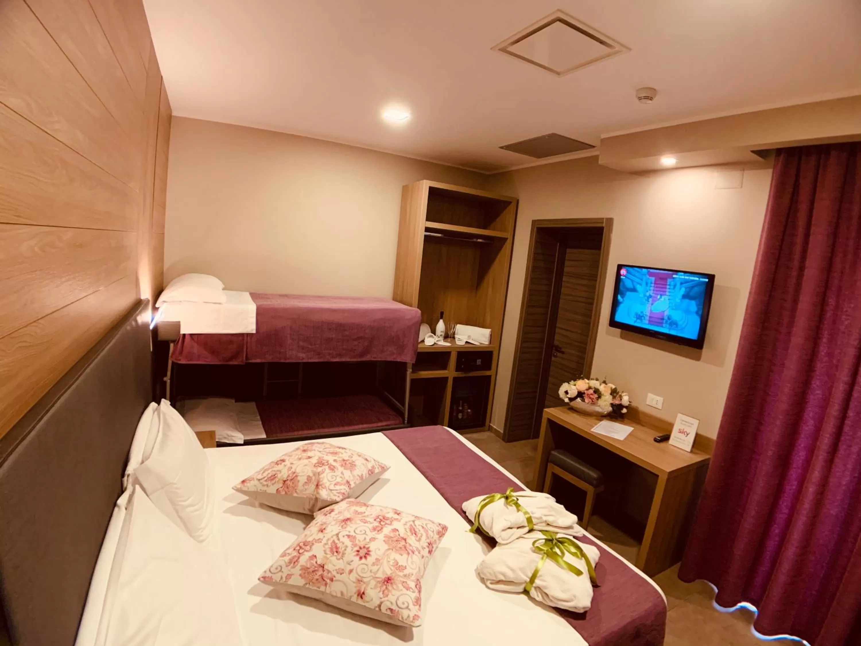 Photo of the whole room, Bed in Hotel Smeraldo